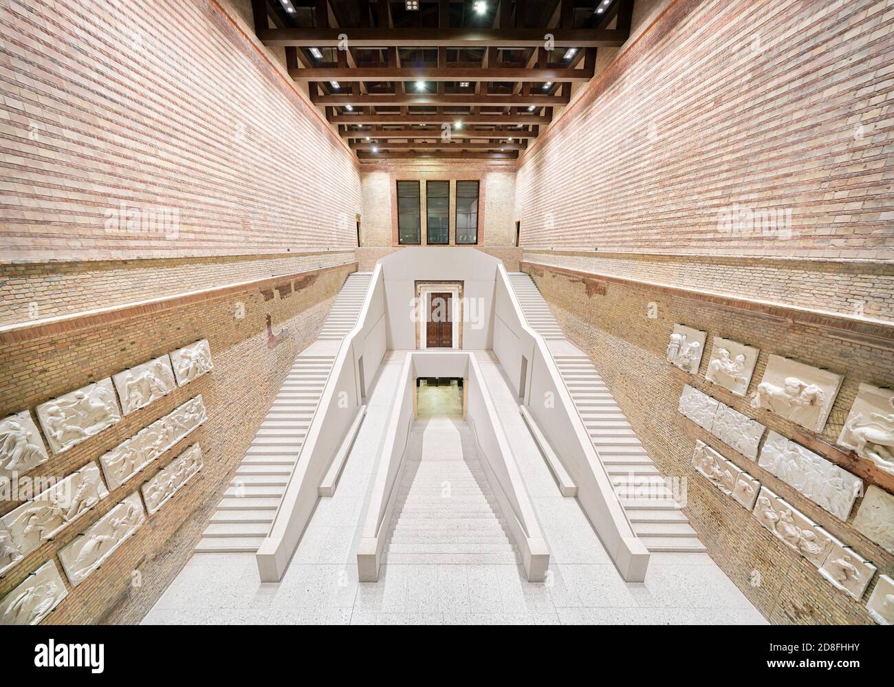 Berlin Neues Museum, Neues Museum, auf der Museumsinsel oder Museumsinsel. Innen. Rekonstruktion durch den Architekten David Chipperfield. Stockfoto