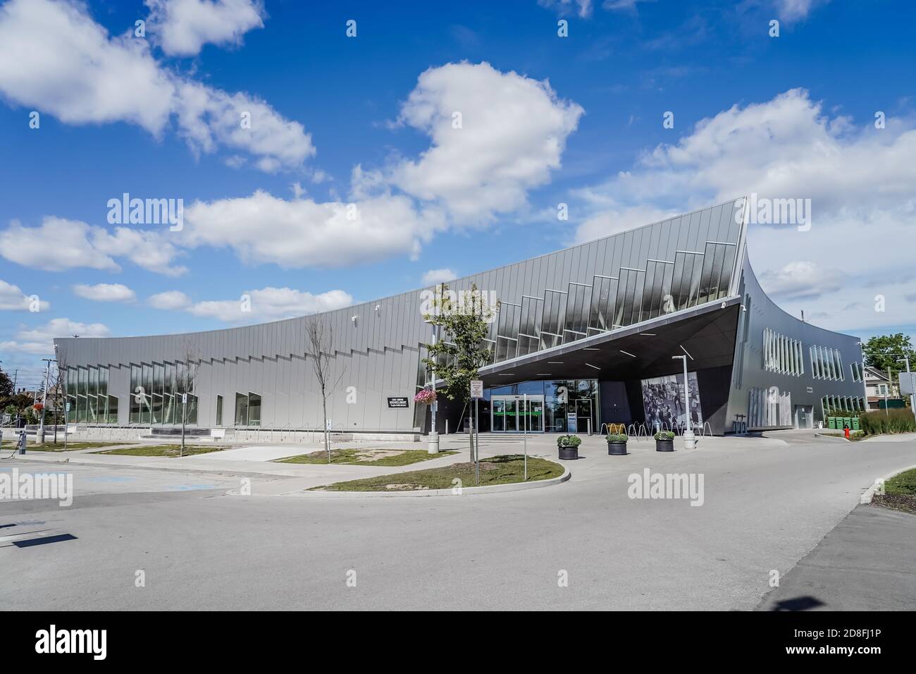 vaughan öffentliche Bibliothek Moderne Architektur in der Nähe von toronto kanada blauen Himmel Sonniger Nachmittag Stockfoto