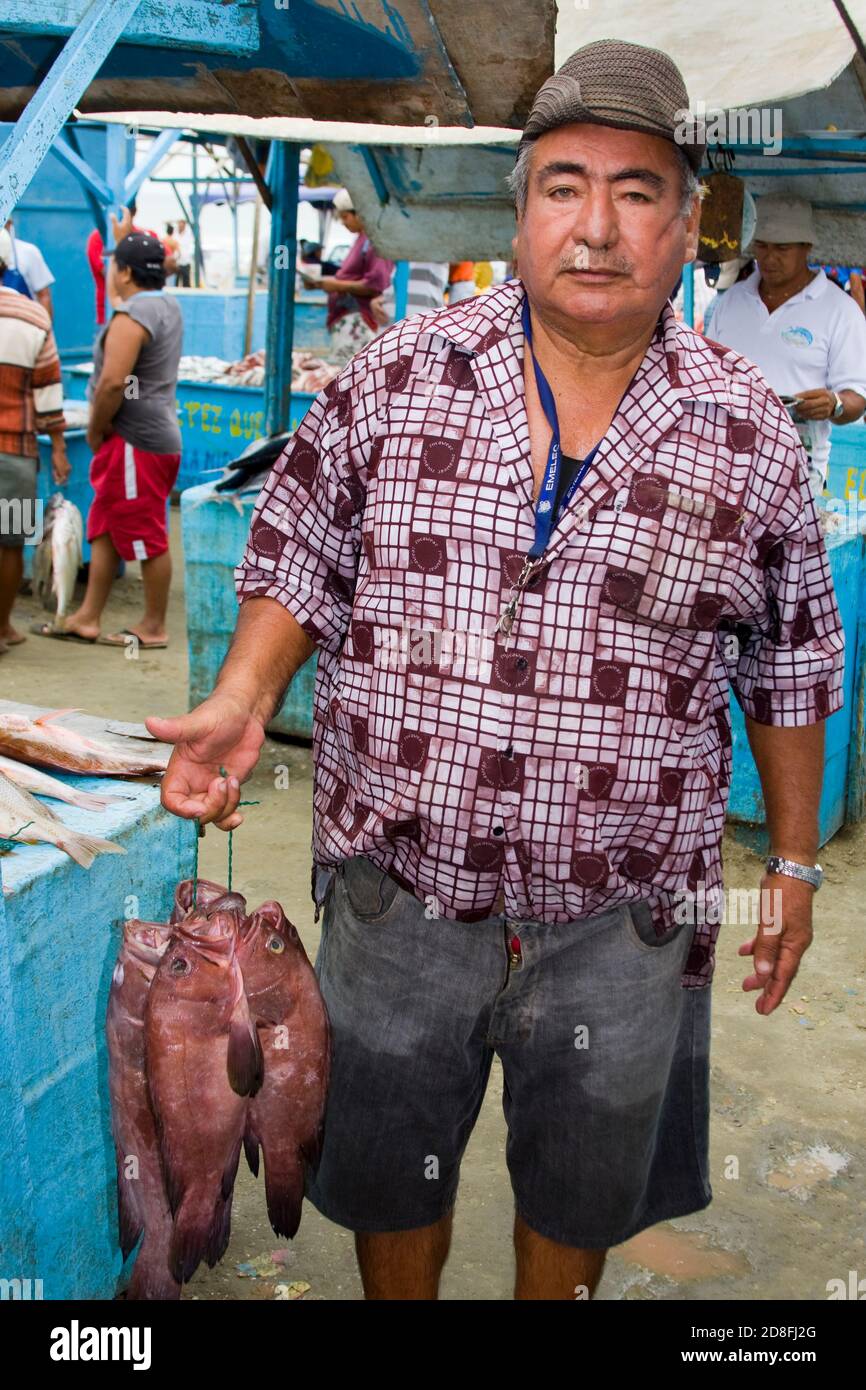 Fischmarkt auf Tarqui Strand, Stadt von Manta, Ecuador, Südamerika Stockfoto