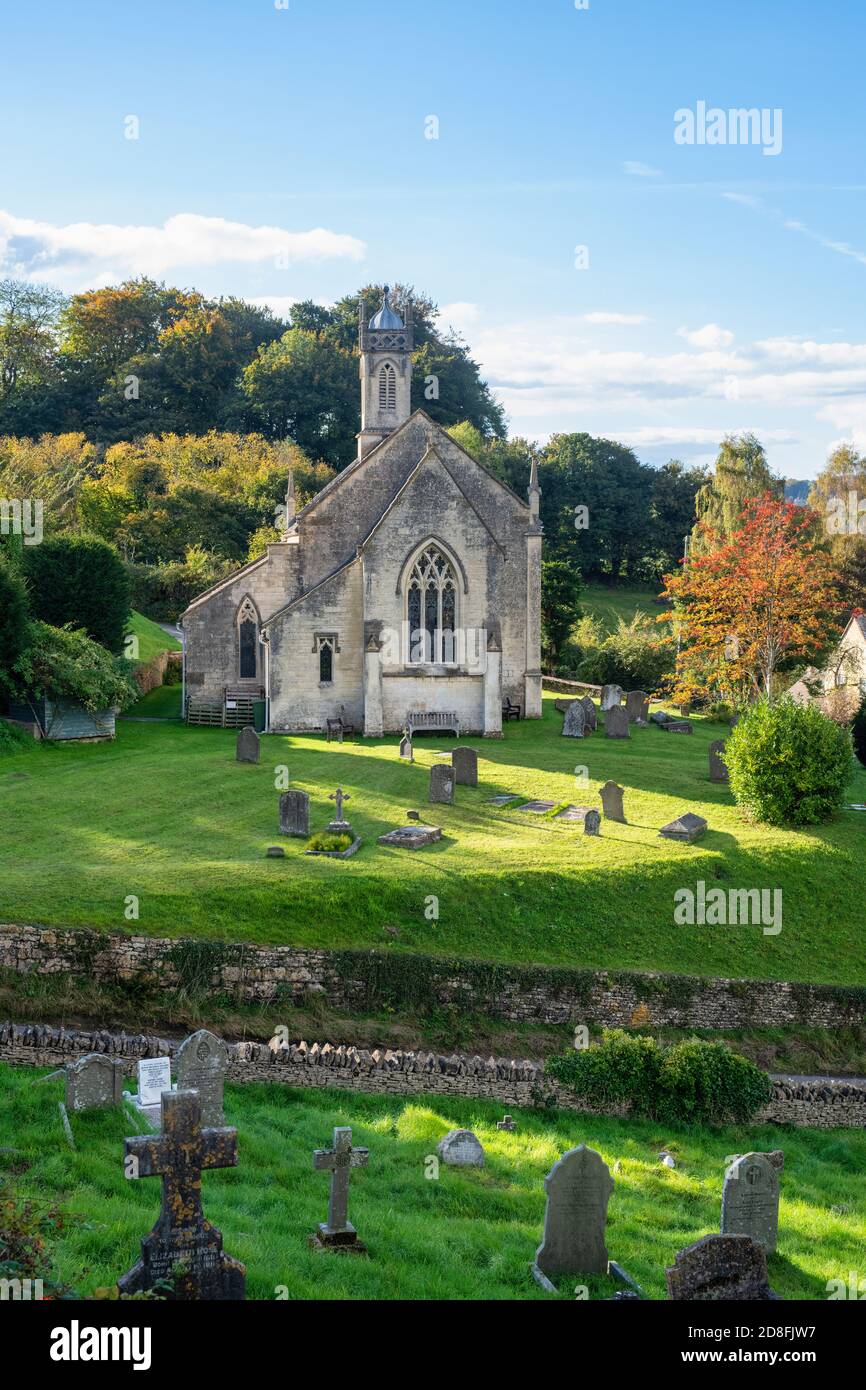 St. Johannes der Apostel Kirche im Nachmittag Herbstlicht. Sheepscombe, Cotswolds. Gloucestershire, England Stockfoto