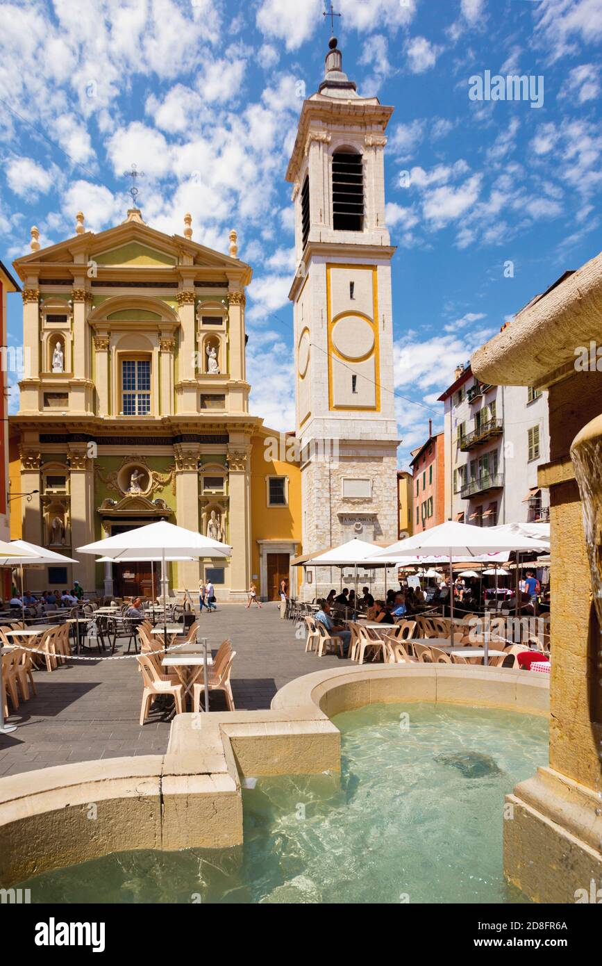 Nizza, Cote d'Azur, französische Riviera, Frankreich. Vieille Ville, die Altstadt. Schöne Kathedrale, Sainte-Reparate, in Place Rossetti. Stockfoto