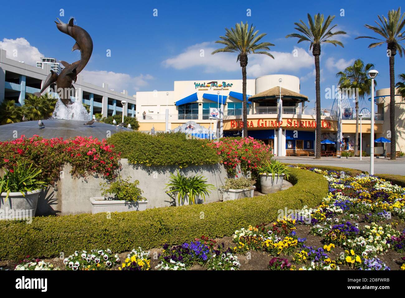 Delphinbrunnen am Long Beach Aquarium, Long Beach, Los Angeles, Kalifornien, USA Stockfoto