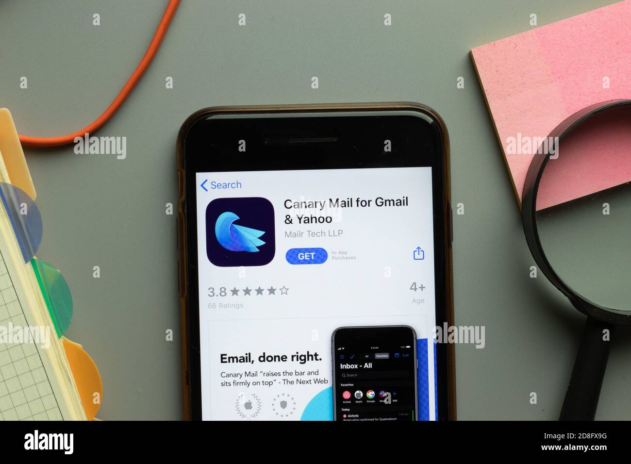 New York, USA - 26. Oktober 2020: Canary Mail für Gmail und Yahoo Mobile App Logo auf dem Handy-Bildschirm Nahaufnahme, illustrative Editorial Stockfoto New York, USA - 26. Oktober 2020: Canary Mail für Gmail und Yahoo Mobile App Logo auf dem Handy-Bildschirm Nahaufnahme, illustrative Editorial Stockfoto