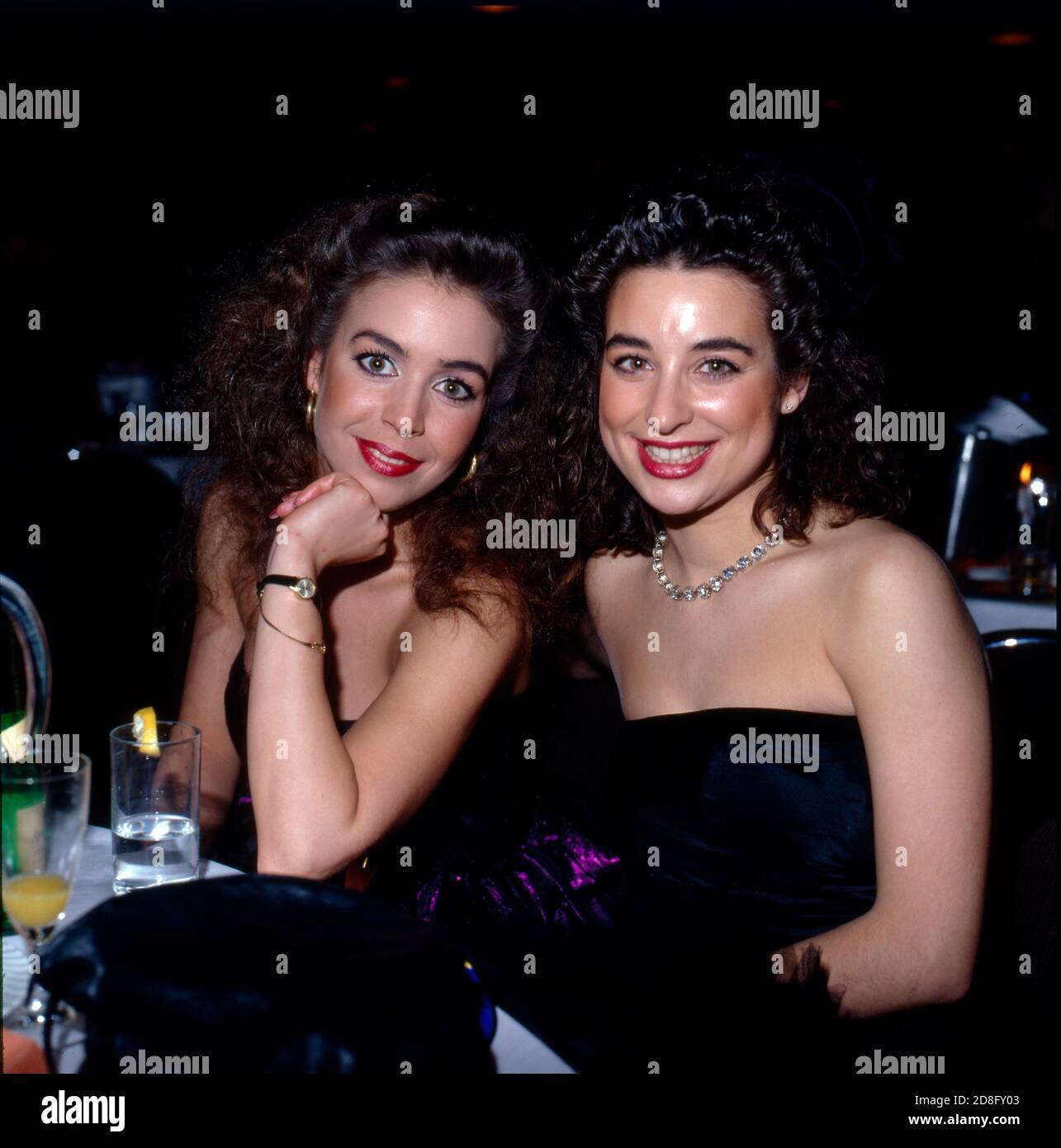 Als Gast Sängerin und Schauspielerin Isabell Varell, rechts