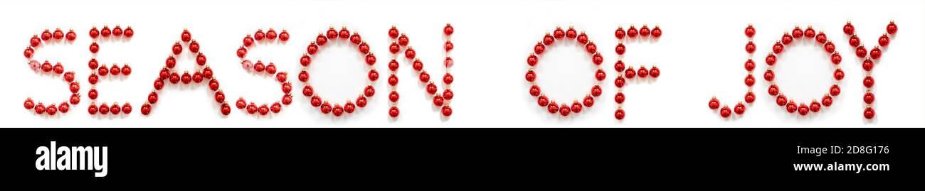Rote Weihnachtskugel Ornament Gebäude Wort Jahreszeiten Der Freude Stockfoto