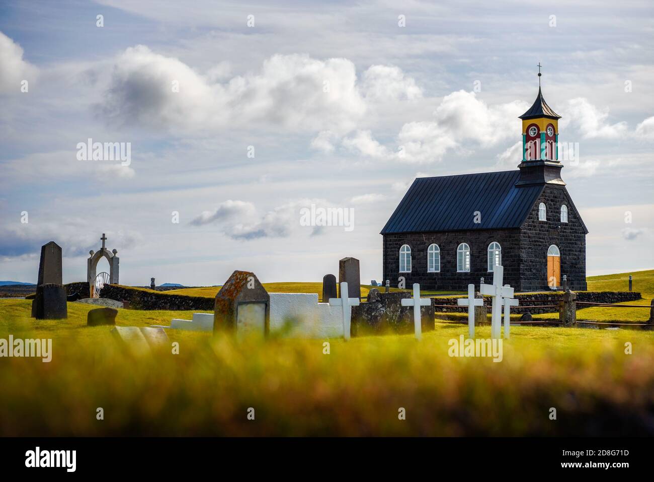 Hvalsneskirkja Kirche mit einem Friedhof in Island Stockfoto