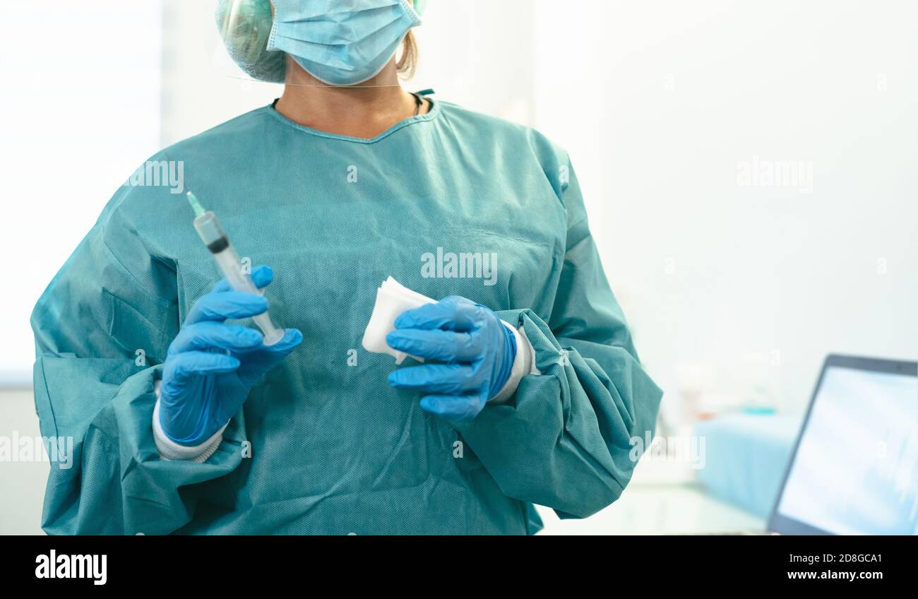 Medical injection Fotos und Bildmaterial in hoher Auflösung Alamy