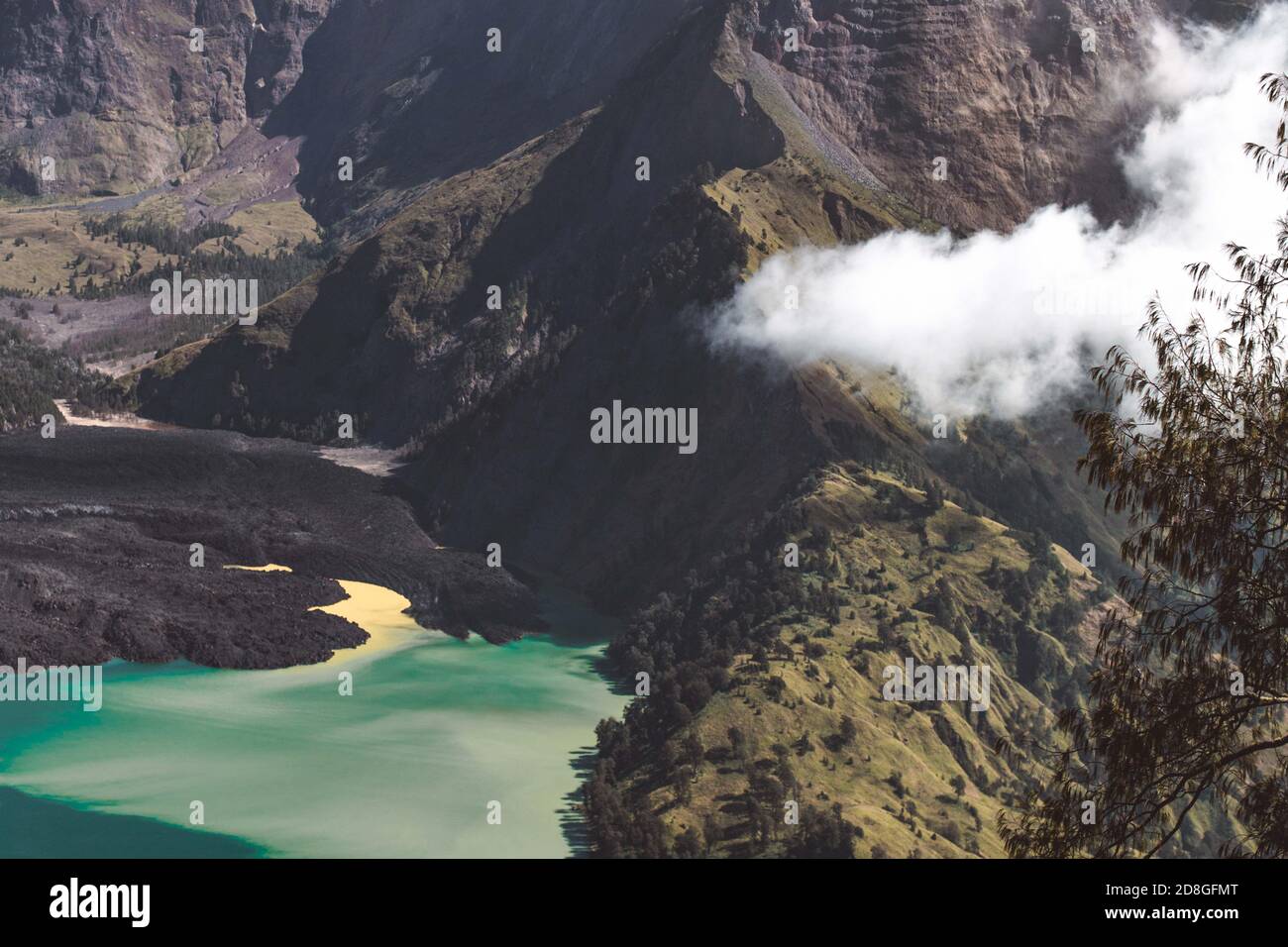 Tolle Aussicht auf den Berg Gunung Rinjani, Lombok Indonesien. Weicher Fokus durch lange Belichtung. Stockfoto