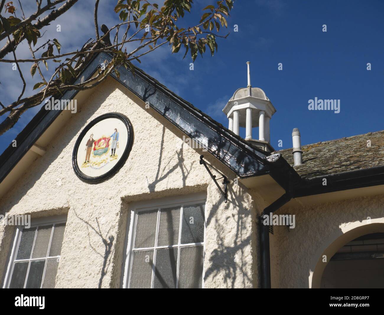 Truro Wappen auf öffentlichen Komfort, erbaut 1925, Lower Lemon Street, Truro, Cornwall. Stockfoto