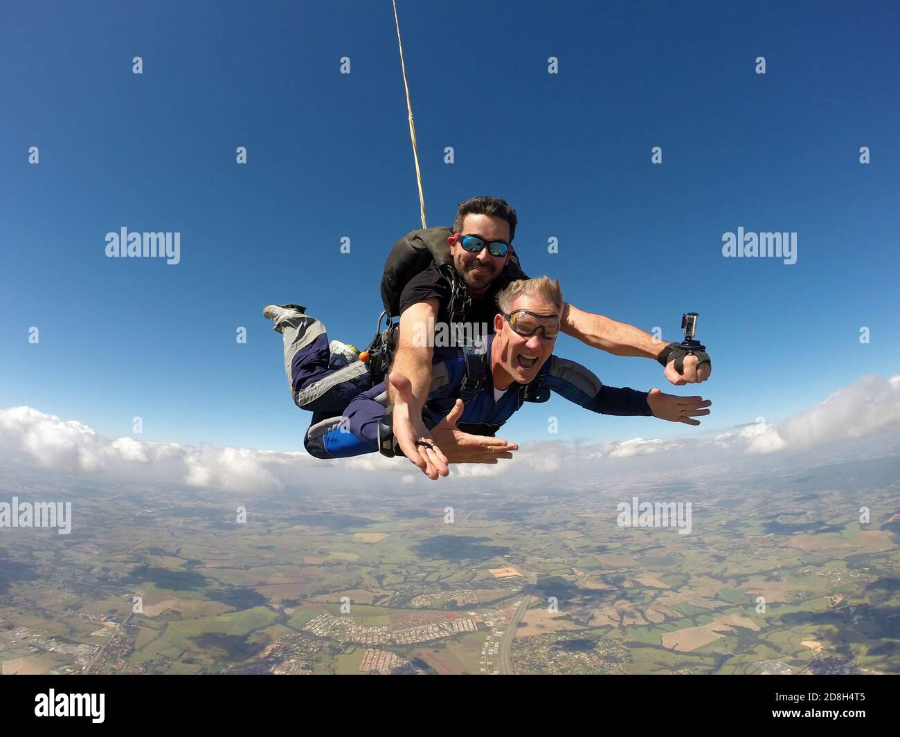 Skydiving Tandem Glück mittleren Alters Mann Stockfoto