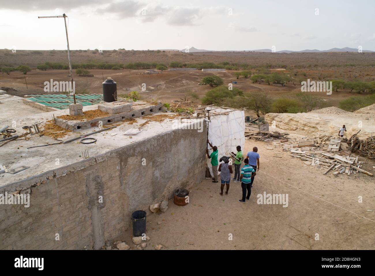 Ein Team von Katastertechnikern für das Landmanagement-Projekt auf der Insel Maio, Cabo Verde, zeichnet die Koordinaten für eine Immobilie in Barreiro aus. Juli 15, 20 Stockfoto
