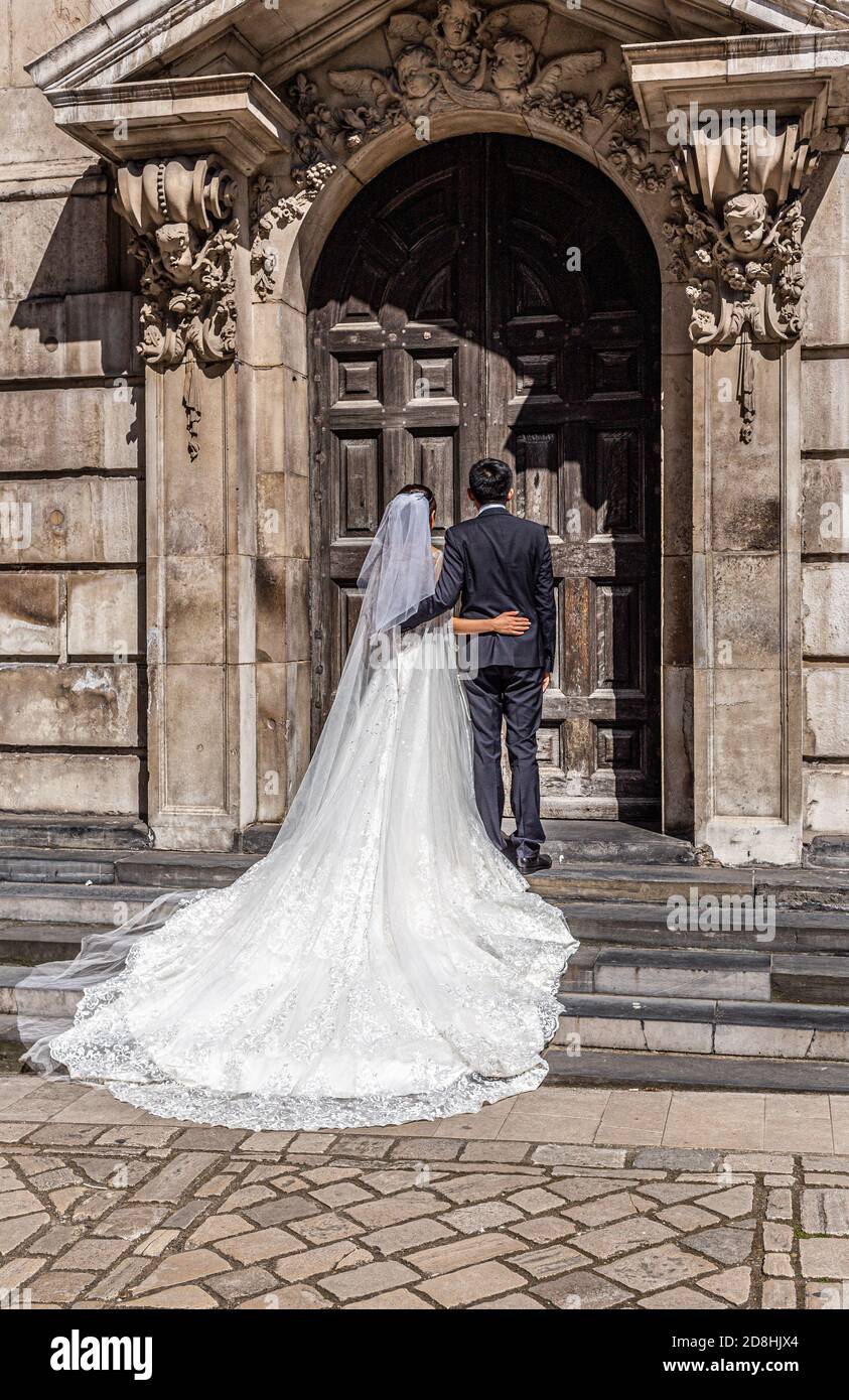 Japanisches Hochzeitskleid Stockfotos Und Bilder Kaufen Alamy