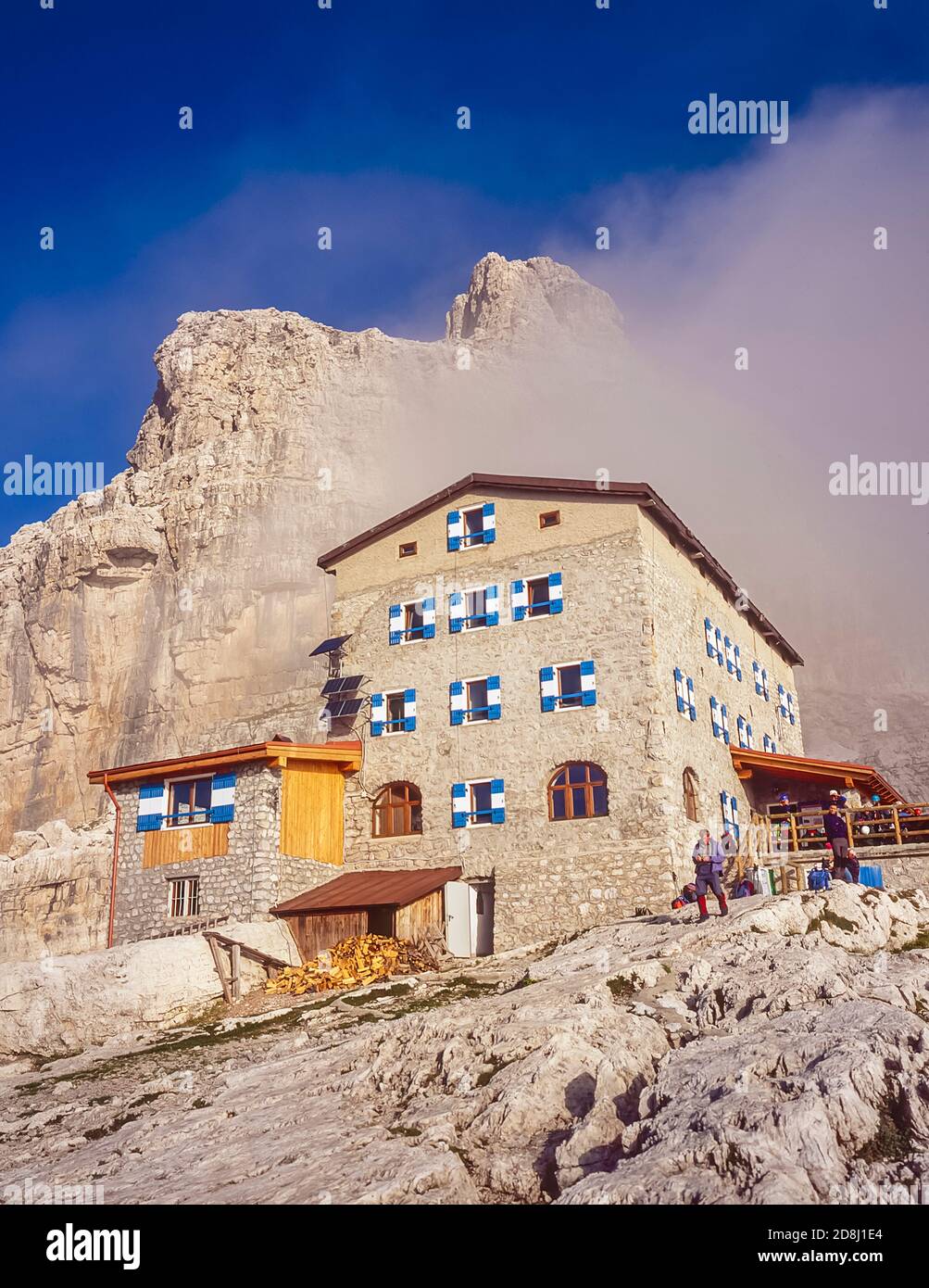 Italien. Wandern, Bergsteigen auf dem Boccette Centrale Trail, wie er 2004 war, auf der Tosa-Pedrotti Hütte Hütte Hütte in der Brenta Dolomitengebirge in Norditalien in der Provinz Trient und der Region bekannt als das Südtirol, die Südtirol. Stockfoto