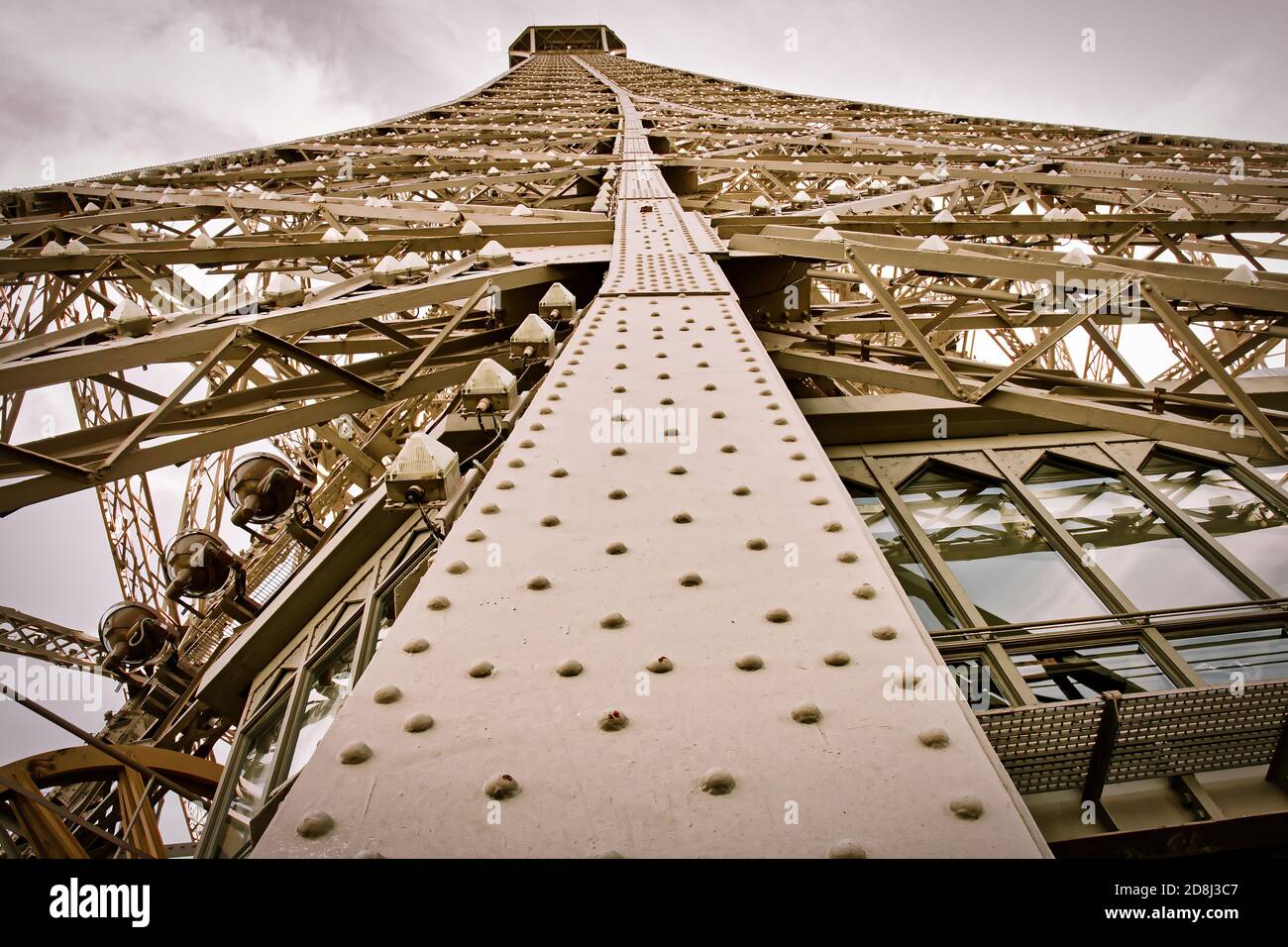 Wie Viele Nieten Hat Der Eiffelturm