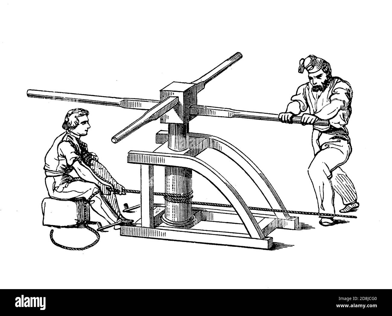 Vintage-Illustration von zwei Matrosen, die eine Drehmaschine mit vertikalem Achs verwalten, die für den Einsatz auf Segelschiffen entwickelt wurde, um die Zugkraft der Seeleute beim Schleppen von Seilen, Kabeln und Ankern zu multiplizieren Stockfoto