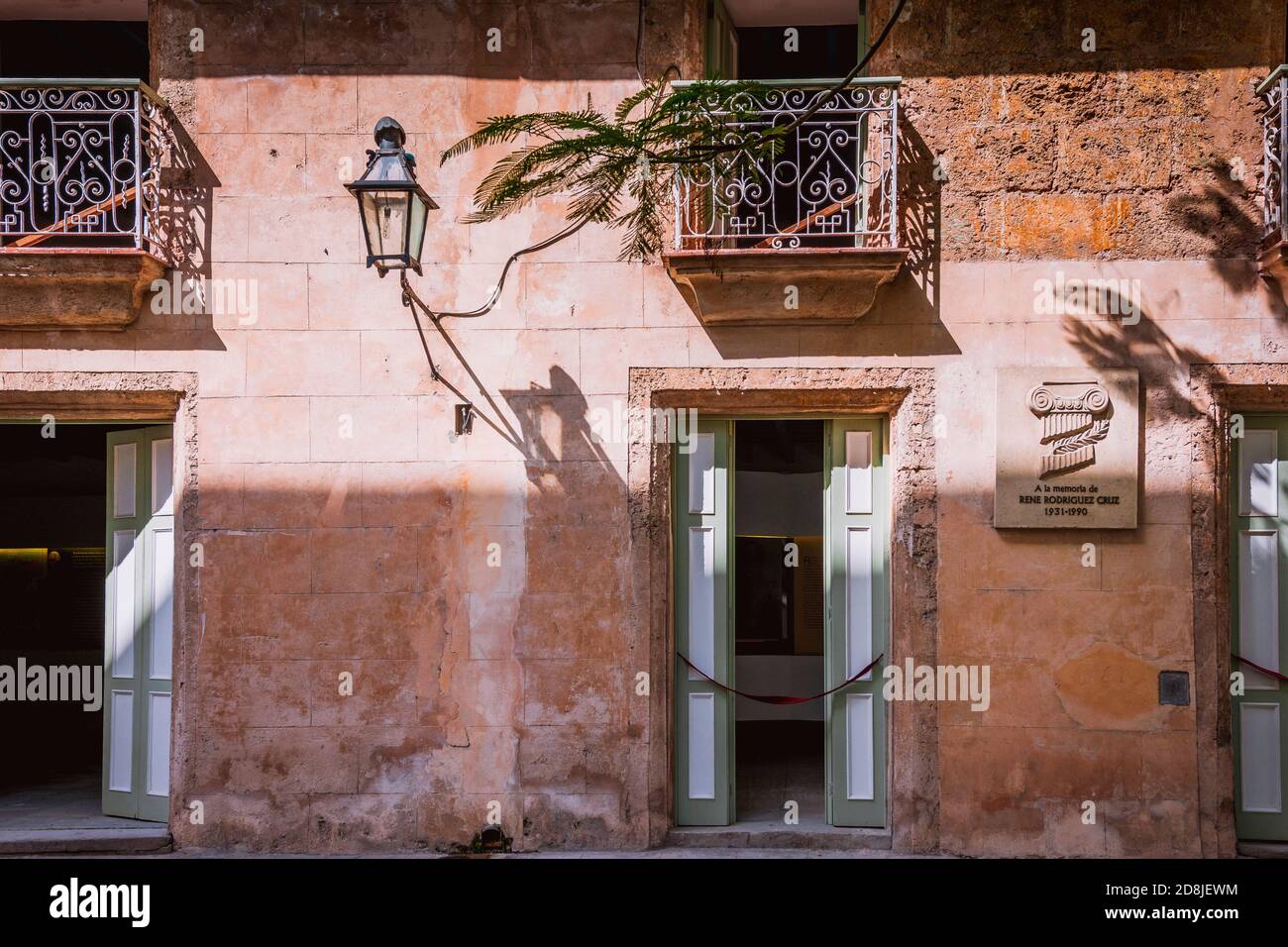 Marmorplatte zum Gedenken an René Rodríguez Cruz. Granma Expeditionary. Militant der M-26-7. WEITER Offizier. . La Habana - La Havana, Kuba, Lateinamerika Stockfoto