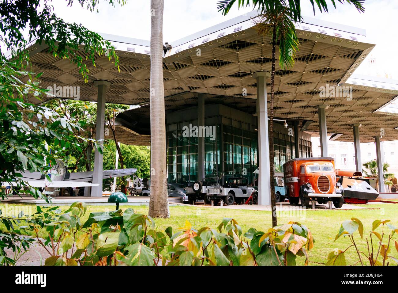 Das Granma Memorial befindet sich außerhalb des Museums der Revolution. Sie begrüßt historische Stücke, die mit dem Befreiungskrieg und dem darauf folgenden verbunden sind Stockfoto