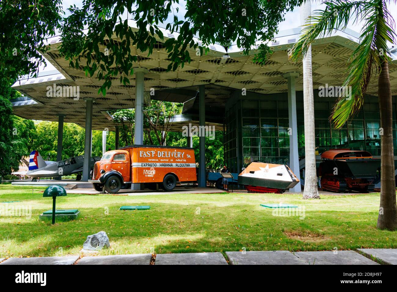 Das Granma Memorial befindet sich außerhalb des Museums der Revolution. Sie begrüßt historische Stücke, die mit dem Befreiungskrieg und dem darauf folgenden verbunden sind Stockfoto