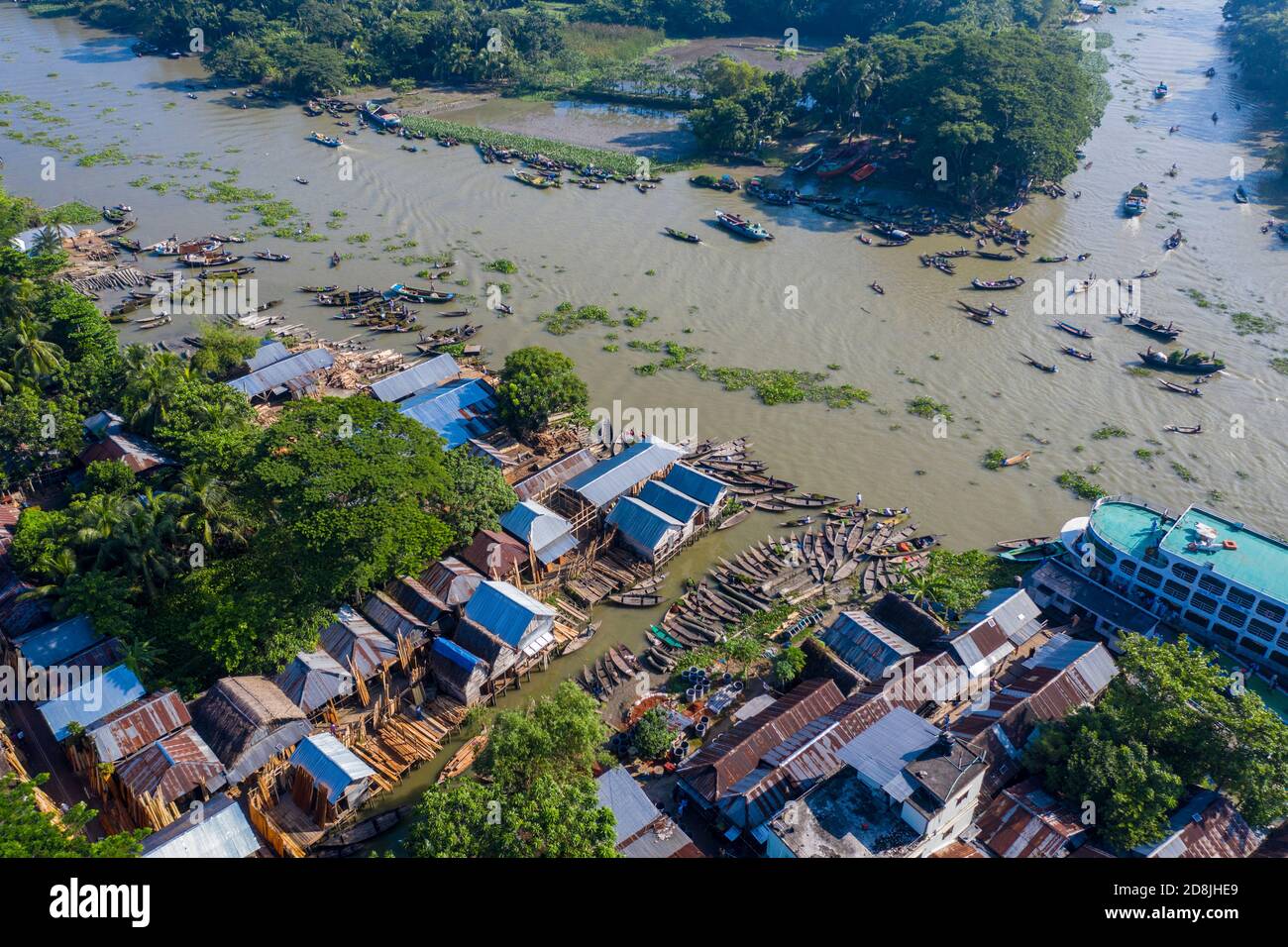 Der Boithakata Bazar am Ufer des BELUA Flusses unter Nazirpur upazila von Pirojpur drstrict. Bangladesch. Stockfoto