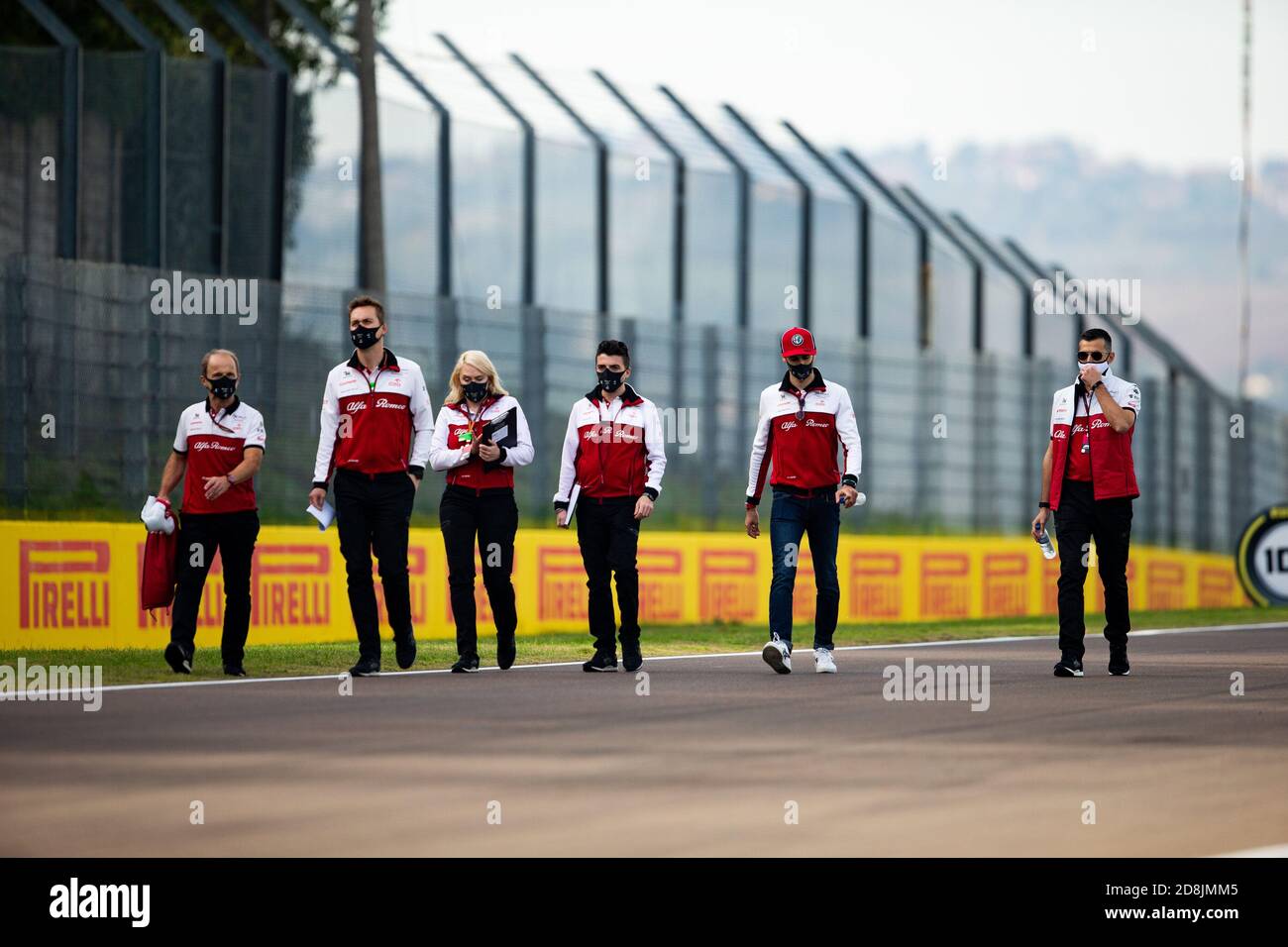 Imola, Italien. Oktober 2020. Alfa Romeo Racing ORLEN Team, Track Walk während der Formel 1 Emirates Gran Premio Dell'emilia Romagna 2020, Emilia Romagna Grand Prix, vom 31. Oktober bis 1. November 2020 auf dem Autodromo Internazionale Enzo e Dino Ferrari, in Imola, Italien - Foto Joao Filipe / DPPI Credit: LM/DPPI/Joao Filipe/Alamy Live News Stockfoto