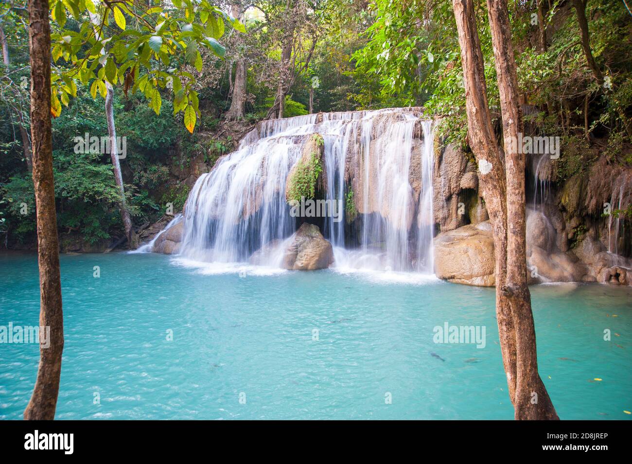 Erawan Wasserfälle, erste Stufe Hlai Keun Lung. Dies ist einer der schönsten Wasserfälle, Erawan, Kanchanaburi Provinz, Thailand Stockfoto