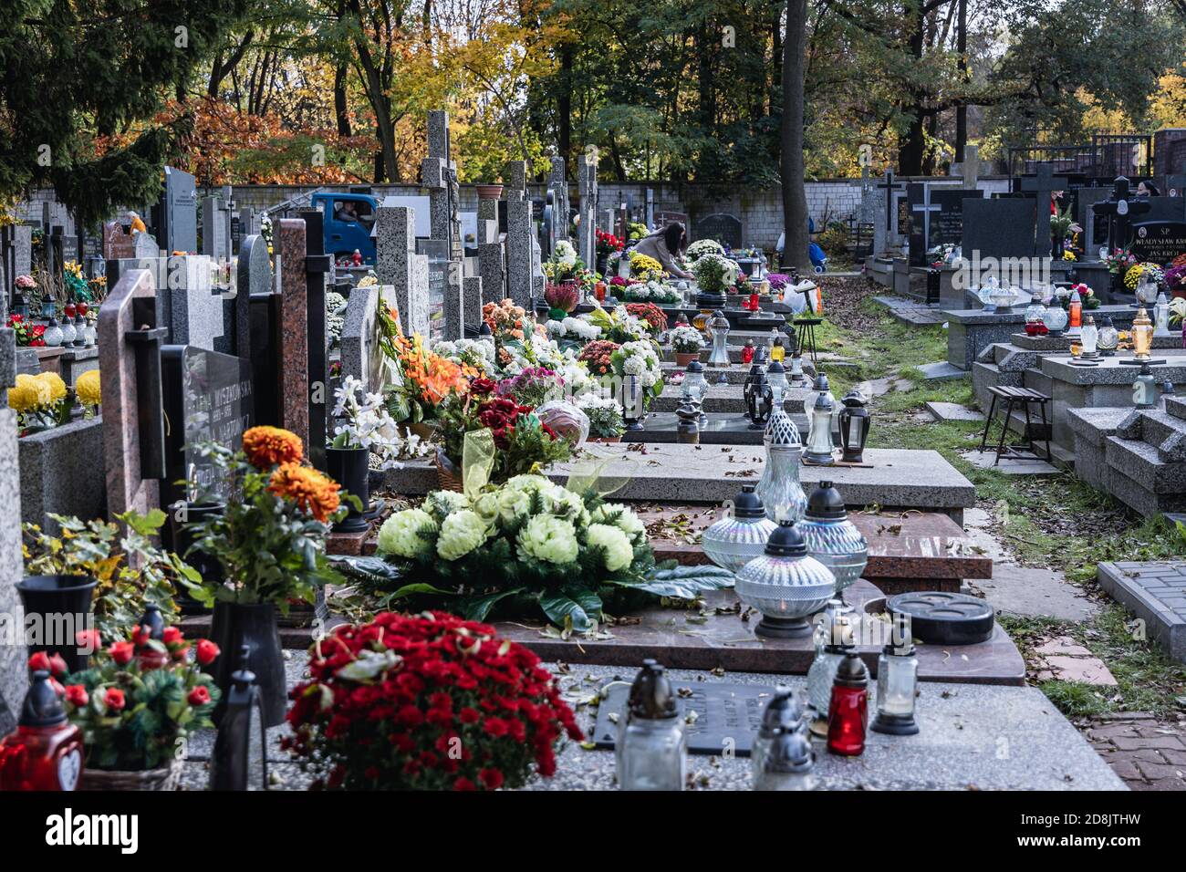 Wolski Friedhof in Warschau Stadt, wenige Tage vor Allerheiligen Fest in Polen Stockfoto