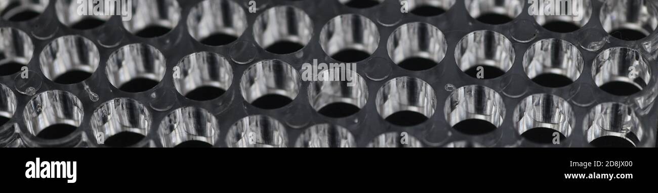 Geprägtes Detail eines Traktorölfilters erzeugt eine industrielle Strukturierter Hintergrund Stockfoto