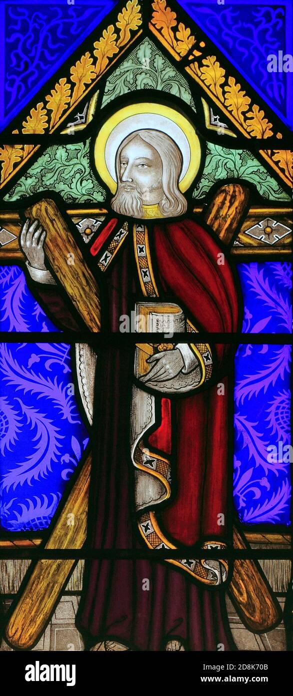 St. Andrew, Glasmalerei, Fenster, von Joseph Grant of Costessey, 1856, Holzkreuz, Saltyre, Schutzpatron von Schottland, Wighton, Norfolk Stockfoto
