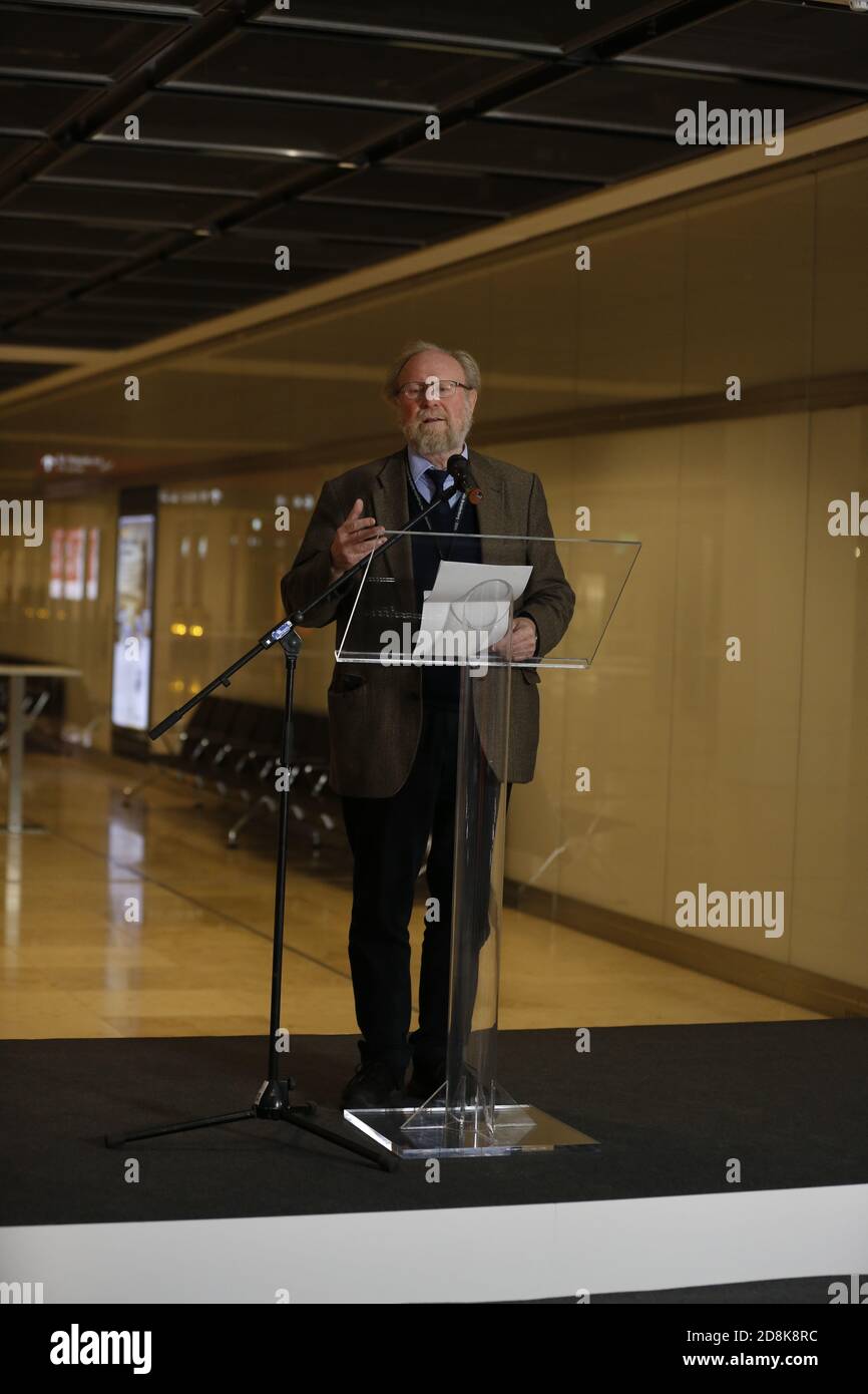 Brandenburg: Brandenburg: Das Foto zeigt den ehemaligen Bundespräsidenten D. Dr. h.c. Wolfgang Thierse, Vorsitzender des Kuratoriums der Bundeskanzler-Willy-Brandt-Stiftung, während seiner Rede bei der feierlichen Enthüllung der Willy-Brandt-Mauer am neuen Flughafen BER in Schönefeld. (Foto: Simone Kuhlmey/Pacific Press) Quelle: Pacific Press Media Production Corp./Alamy Live News Stockfoto