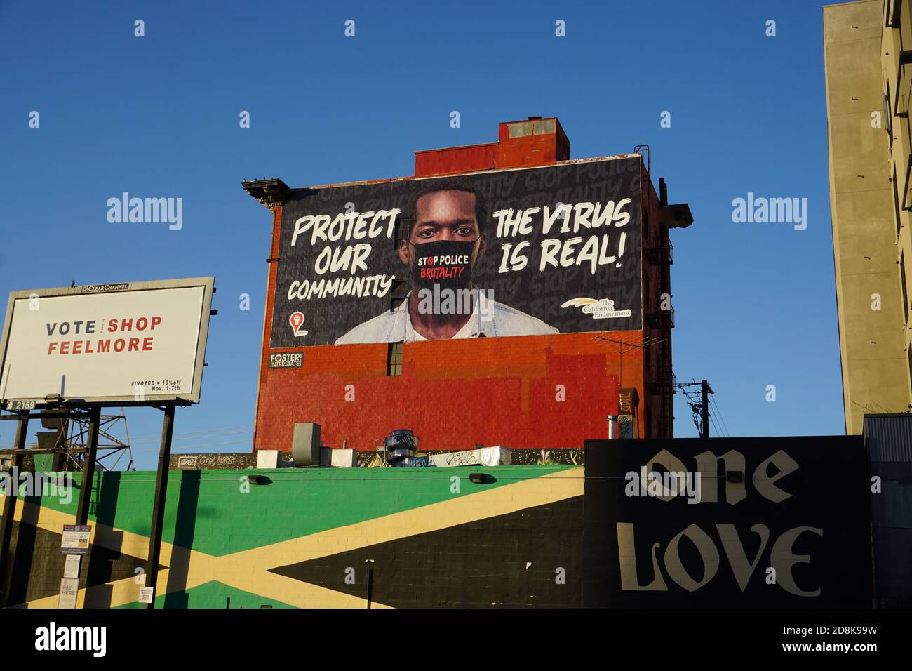 Plakatwände in der Innenstadt von Oakland, CA, USA. Plakatwand für schwarze Gemeinschaft, um covid öffentliches Gesundheitsbewusstsein zu erhöhen. Schwarze Leben Sind Wichtig. Virus ist real. Stockfoto