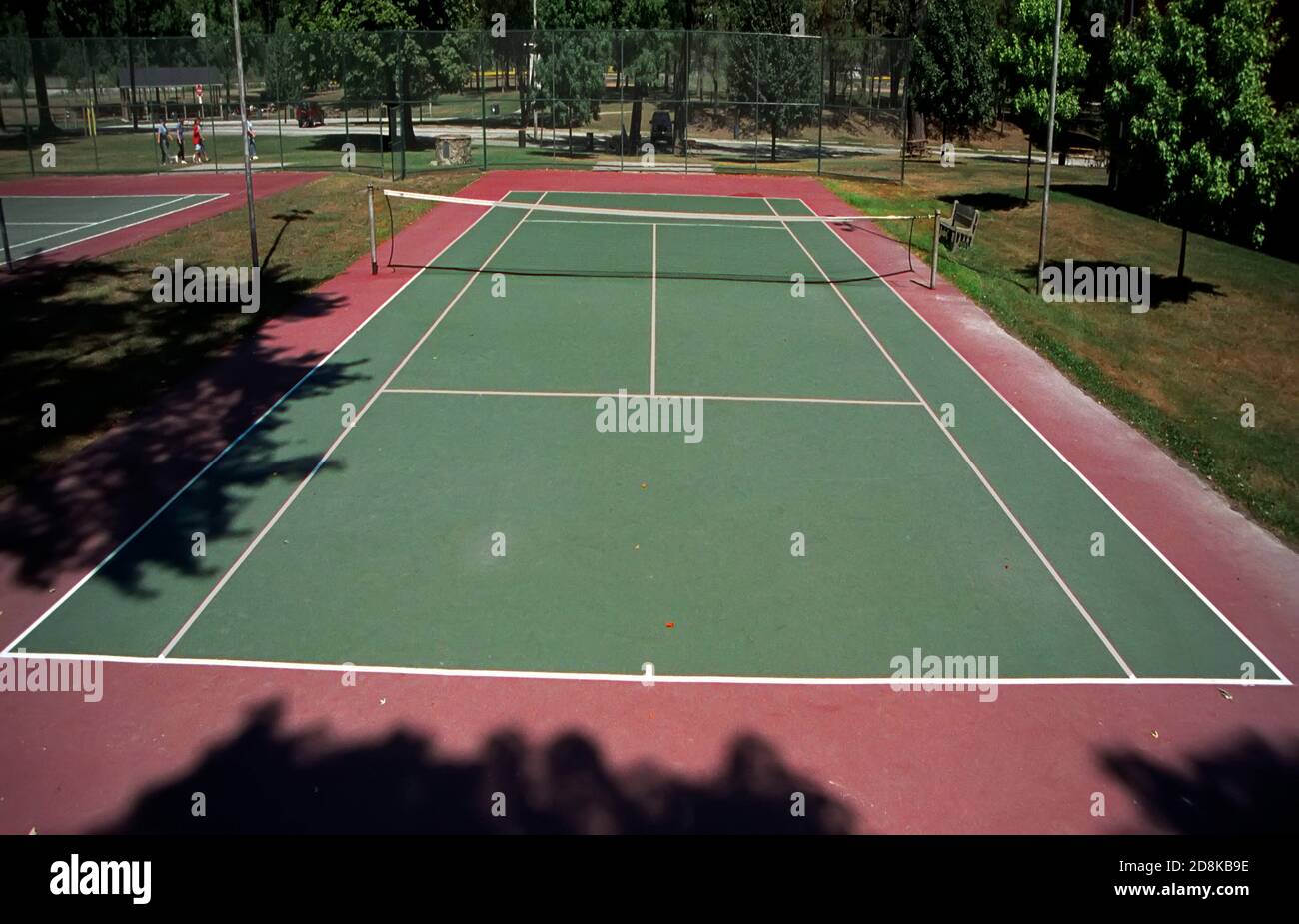 Leerer öffentlicher Tennisplatz Stockfoto
