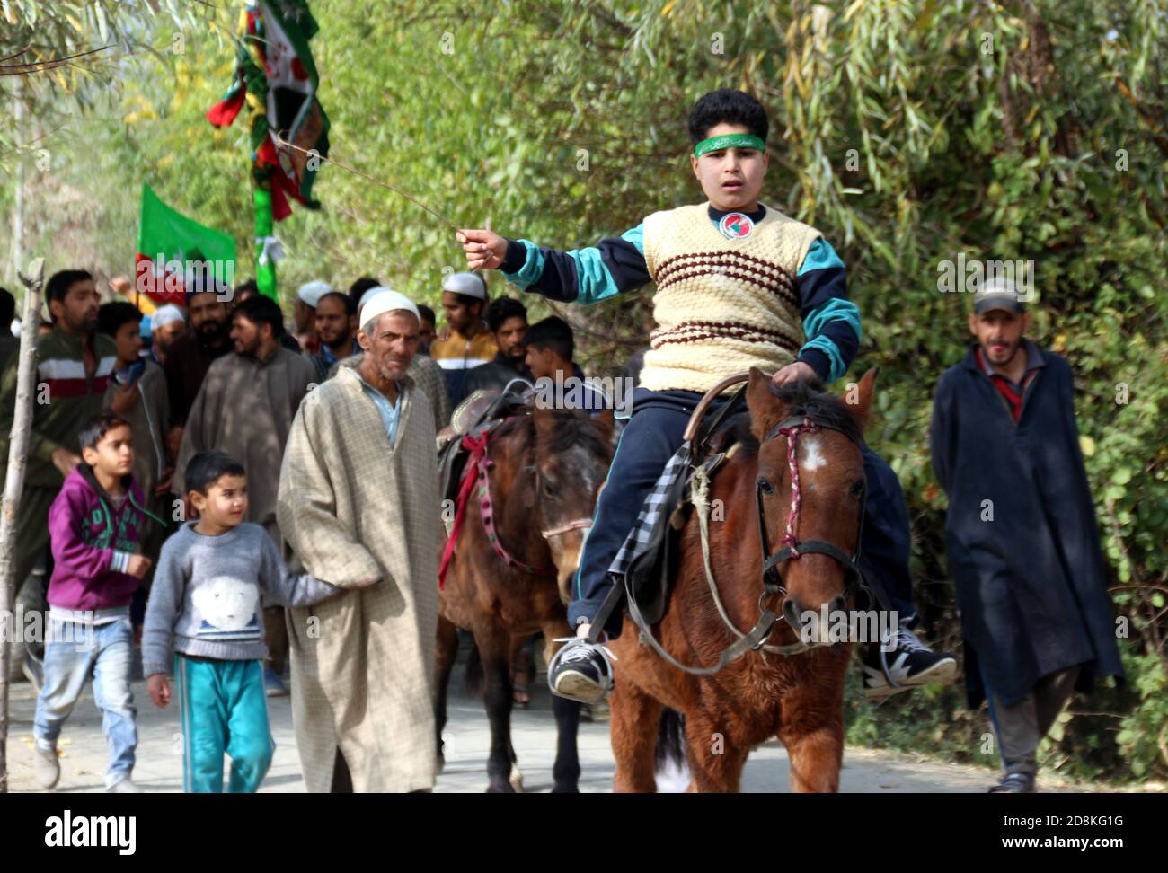 Anantnag, Indien. Okt. 2020. Kashmiri Muslim Teilnahme an Eid Milad-un-Nabi Prozession am Stadtrand von Anantnag Bezirk am 30. Oktober 2020. Eid-e-Milad, auch genannt Maulid oder Mawlid, wird gefeiert durch Gesang Hymnen in Lob des Propheten. Die Sunniten und die Schiiten feiern den Tag anders. (Foto von Aasif Shafi/Pacific Press) Quelle: Pacific Press Media Production Corp./Alamy Live News Stockfoto