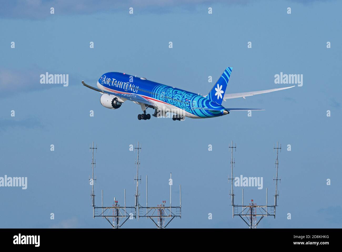 Richmond, British Columbia, Kanada. Oktober 2020. Ein Air Tahiti Nui Boeing 787-9 Dreamliner Jet (F-ONUI), der nach dem Start vom Vancouver International Airport in die Luft fliegt. Aufgrund der COVID-19-Flugbeschränkungen nutzt die Fluggesellschaft Vancouver, Kanada, als Tankstopp für ihre Flüge nach Paris-Papeete. Quelle: Bayne Stanley/ZUMA Wire/Alamy Live News Stockfoto