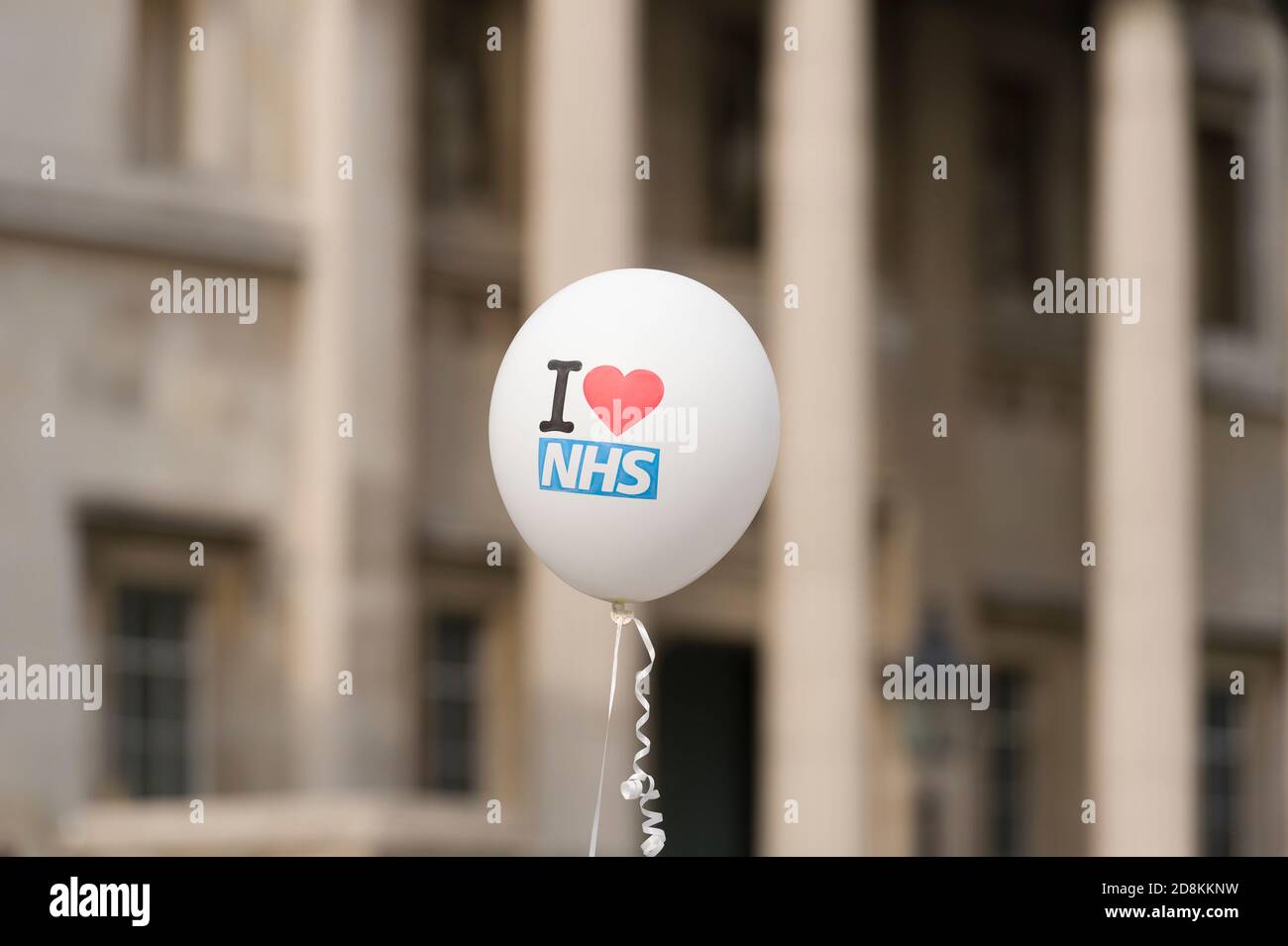 Ein Rette die NHS Rallye Trafalgar Square. Die Kundgebung war das Ende des „Volksmarsches für den NHS“, der am 16. September 2014 in Jarrow begann und 3 Wochen dauerte, um London zu erreichen. „People’s March for the NHS“ wurde von einer Gruppe von Müttern aus Darlington, County Durham, angeführt, die dieselbe Route wie die berühmten Jarrow Marchers von 1936 folgten, die damals für Jobs marschierten. Trafalgar Square, London, Großbritannien. 6 Sep 2014 die staatlichen Ziele des marsches und der Kundgebung sind: • Umkehren der Schließung von NHS-Diensten • Stocken Sie die Privatisierung von NHS-Versorgung • Rückführung der Verantwortung für die Erbringung von NHS-Dienstleistungen an den Sekretär Stockfoto