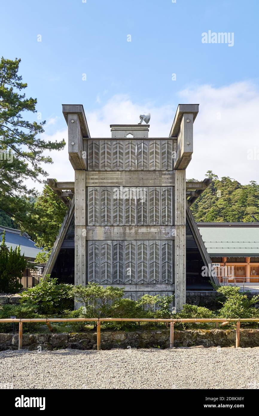 Izumo Grand Shrine Administration Building, entworfen von Kikutake Kiyonori (1963), jetzt abgerissen; Izumo, Shimane Präfektur, Japan Stockfoto