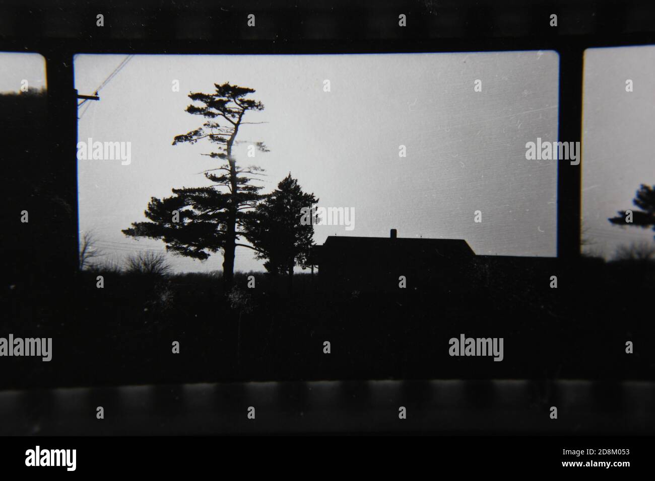 Feine Schwarz-Weiß-Fotografie aus den 1970er Jahren eines Landhauses in den USA. Stockfoto