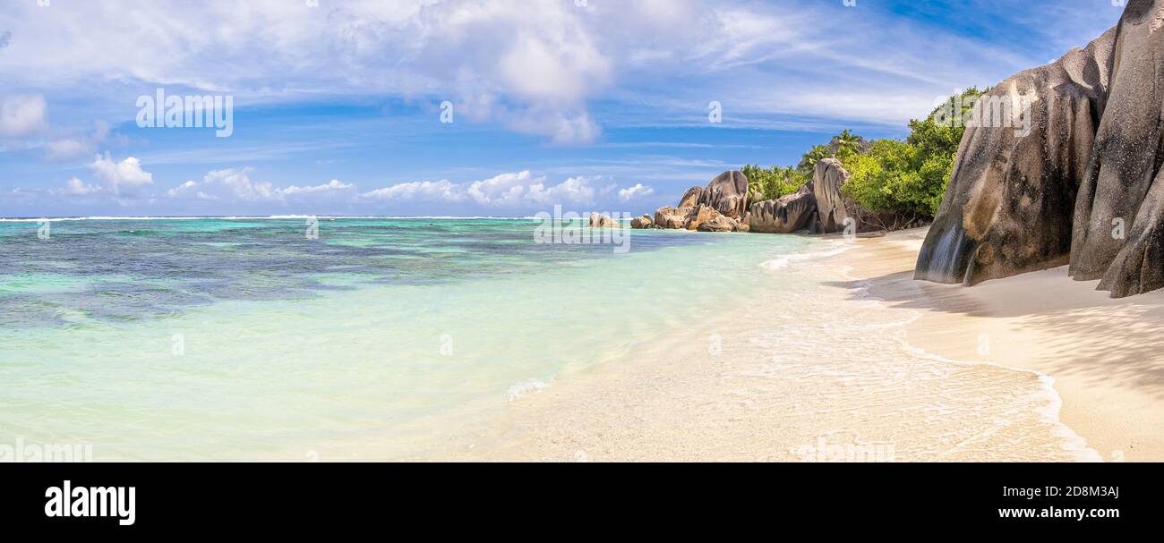 Berühmte Granitfelsen in der blauen Lagune am fantastischen tropischen Strand von Anse Source D'Argent, Insel La Digue, Seychellen. Luxus exotisches Reisekonzept ans Stockfoto
