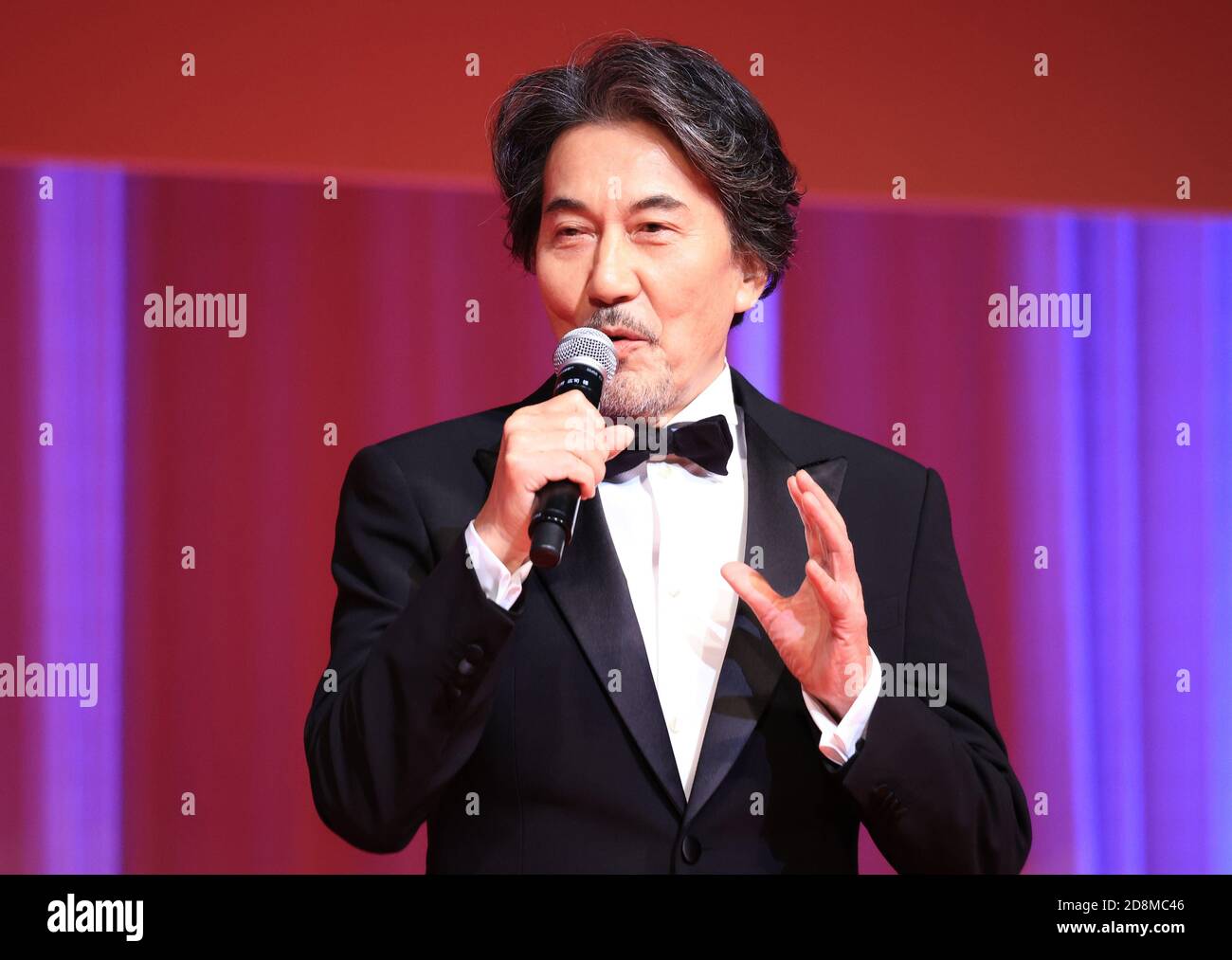 Tokio, Japan. Oktober 2020. Der japanische Schauspieler Koji Yakusho als Botschafter des Tokyo International Film Festival (TIFF) hält eine Rede bei der Eröffnungszeremonie der TIFF, die vom 31. Oktober bis 9. November in Tokio am Samstag, 31. Oktober 2020 stattfinden wird. Yakusho gewann kürzlich den Preis für den besten Schauspieler beim Chicago International Film Festival. Quelle: Yoshio Tsunoda/AFLO/Alamy Live News Stockfoto