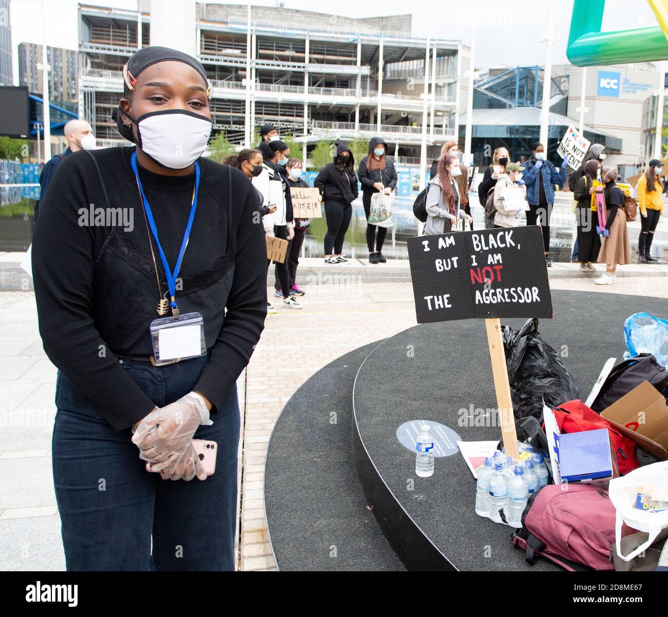 BIRMINGHAM, GROSSBRITANNIEN - 04. Jun 2020: Birmingham, Großbritannien, 4. Juni 2020. Tausende protestieren auf dem Victoria Square in Solidarität mit Stockfoto