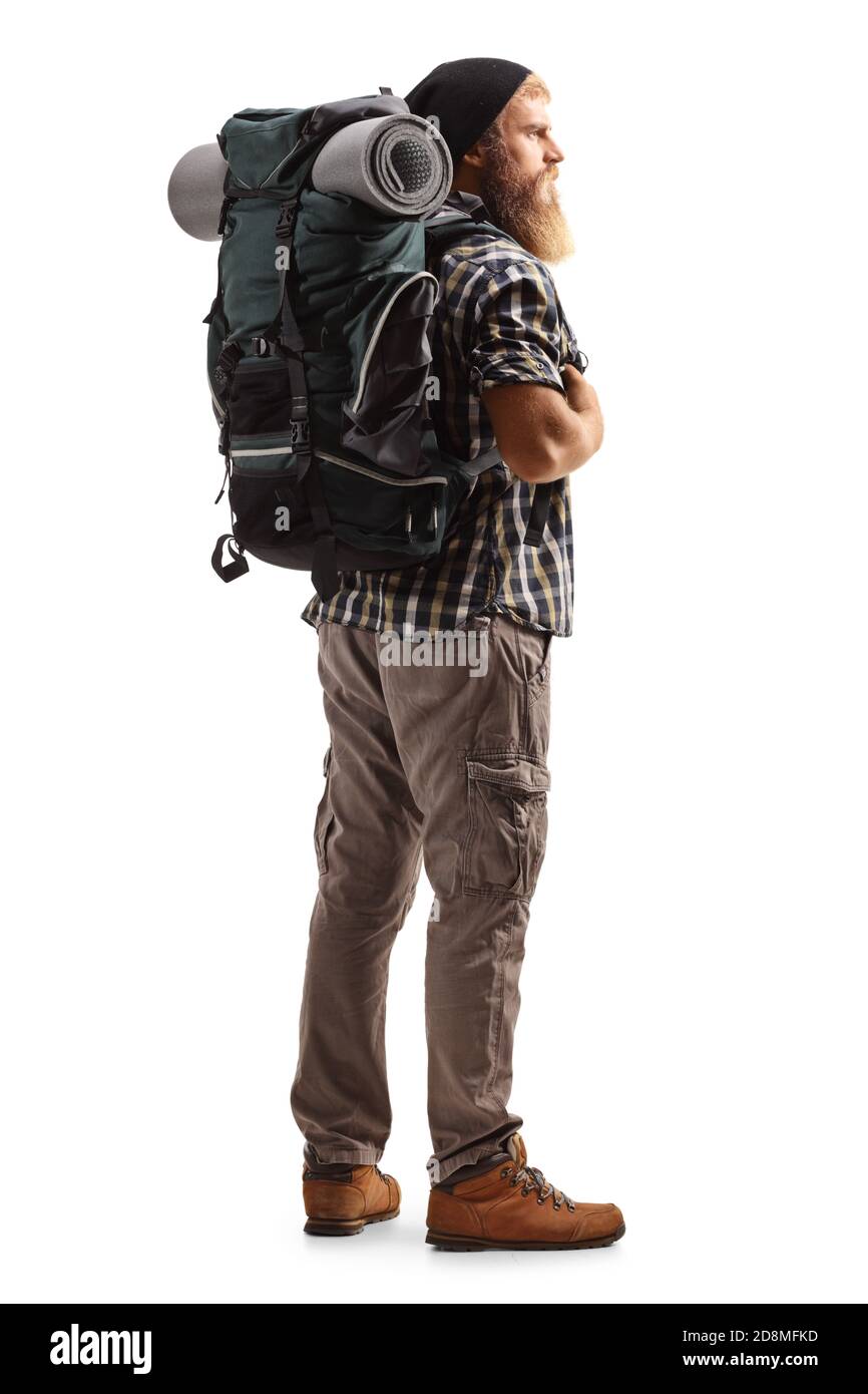 Ganzkörperaufnahme eines jungen bärtigen Mannes mit einem Rucksack und Wanderausrüstung isoliert auf weißem Hintergrund Stockfoto