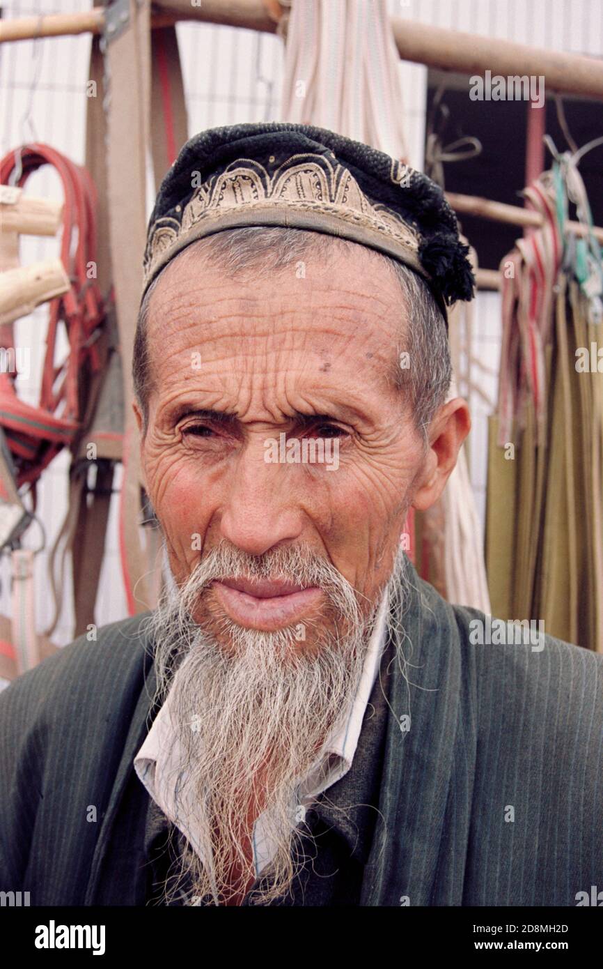 Uiguren Mann auf dem Kashgar Sonntagsmarkt, Xinjiang Region, China Stockfoto