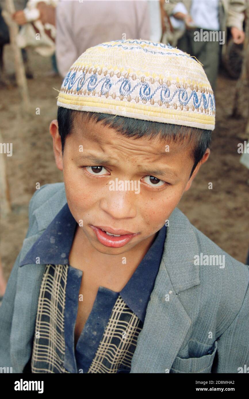 Junge auf dem Kashgar-Sonntagsmarkt, Xinjiang Region, China Stockfoto