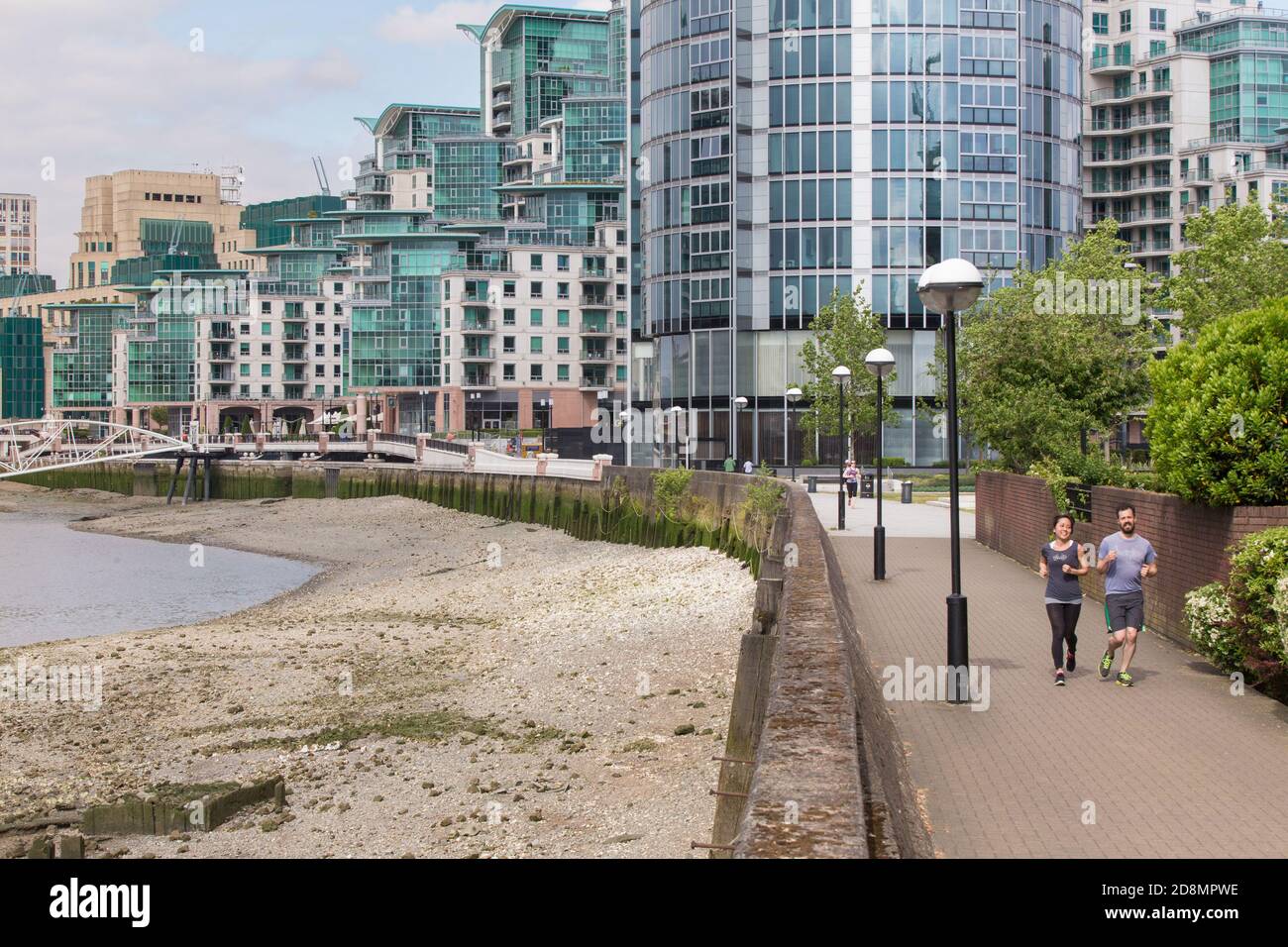 Riverside Walk neun Ulmen Stockfoto
