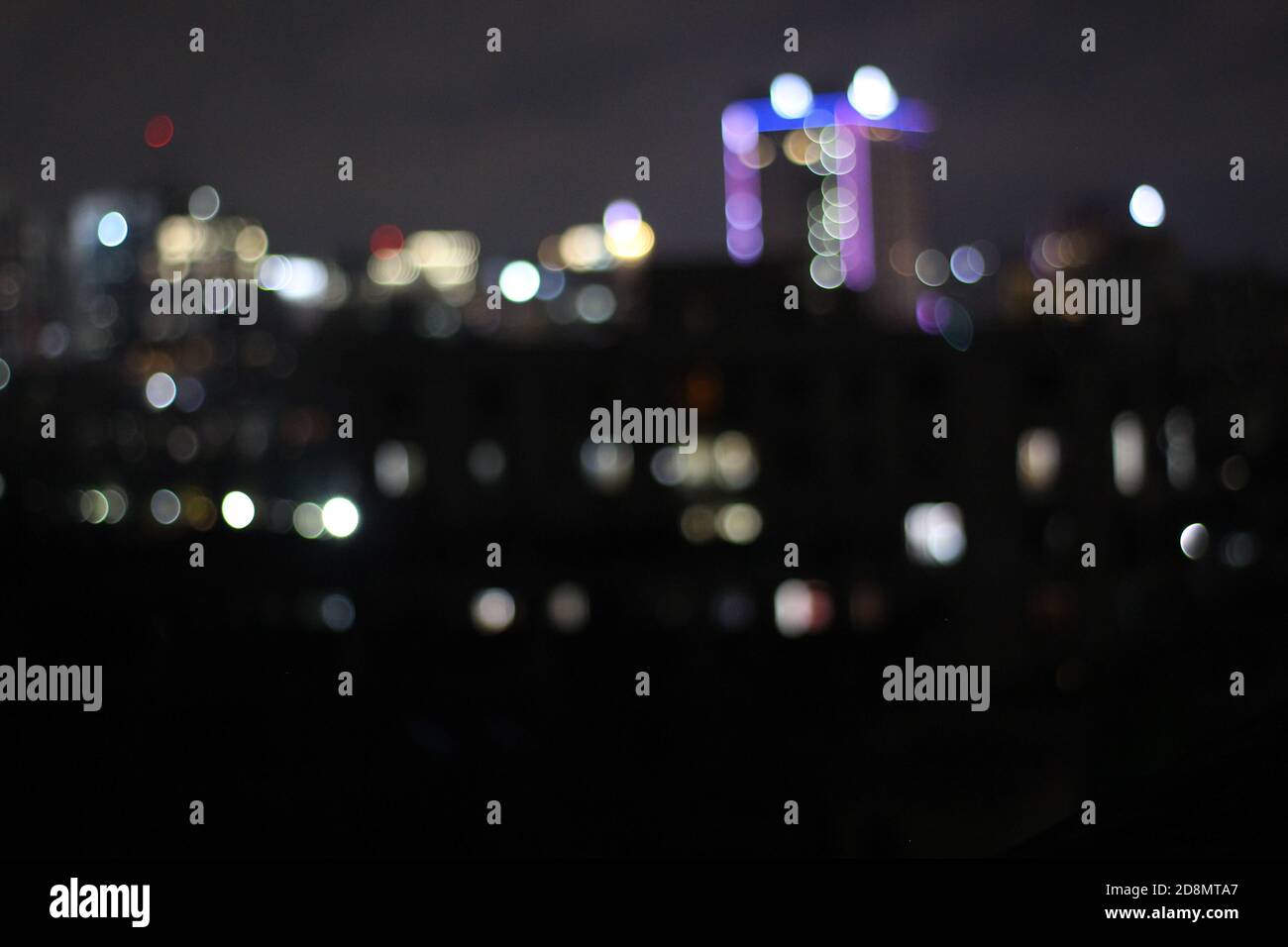 Die verschwommenen und schönen Lichter in der Stadt Stockfoto
