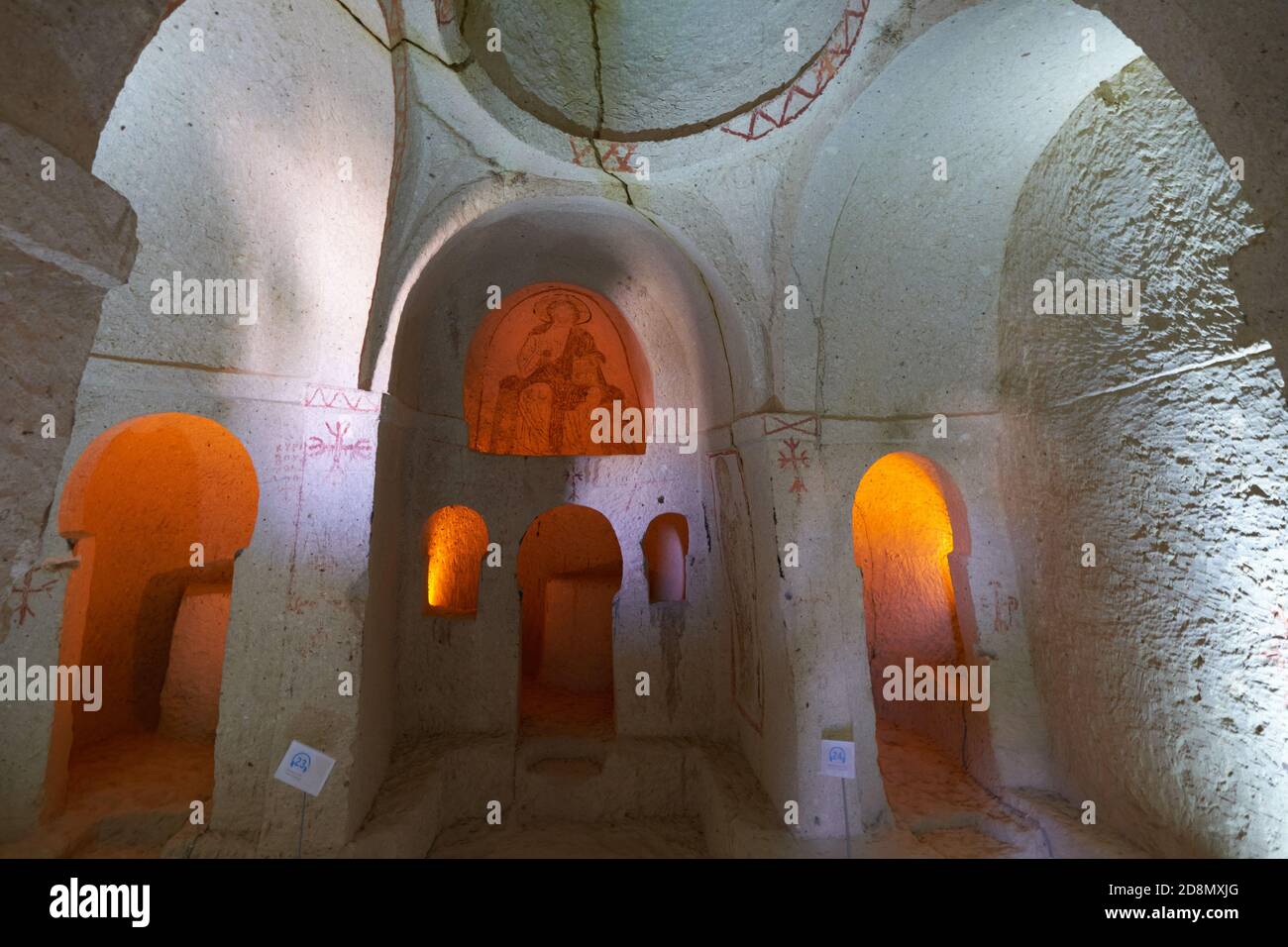 Altar der Namenlosen Kapelle im Goreme Freilichtmuseum, Kappadokien, Türkei Stockfoto