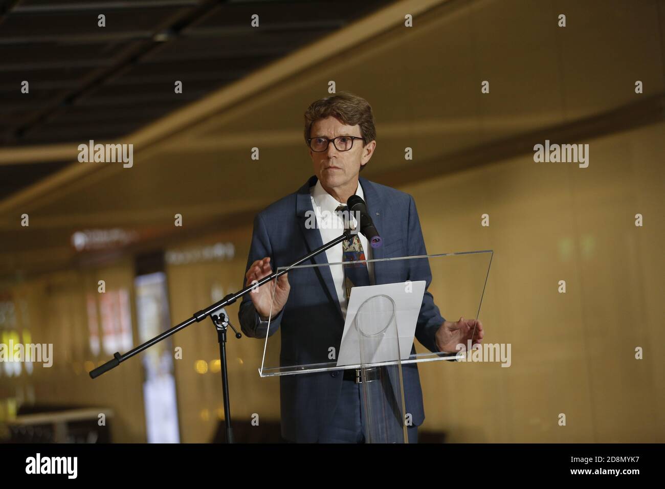 (10/30/2020) Brandenburg: Das Foto zeigt die feierliche Enthüllung der Willy-Brandt-Mauer am neuen Hauptflughafen BER. Das Foto zeigt Engelbert Lütke Daldrup, Vorsitzender der Geschäftsführung der Flughafen Berlin Brandenburg GmbH, (Foto: Simone Kuhlmey/Pacific Press/Sipa USA) Quelle: SIPA USA/Alamy Live News Stockfoto