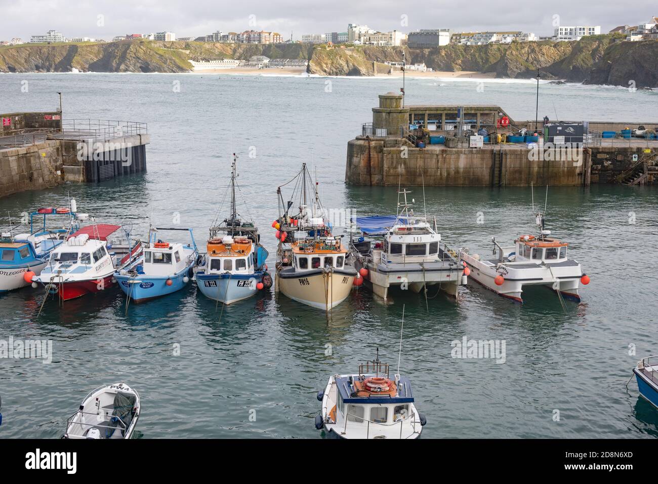 Blick über Newquay Strand vom Hafen. Stockfoto