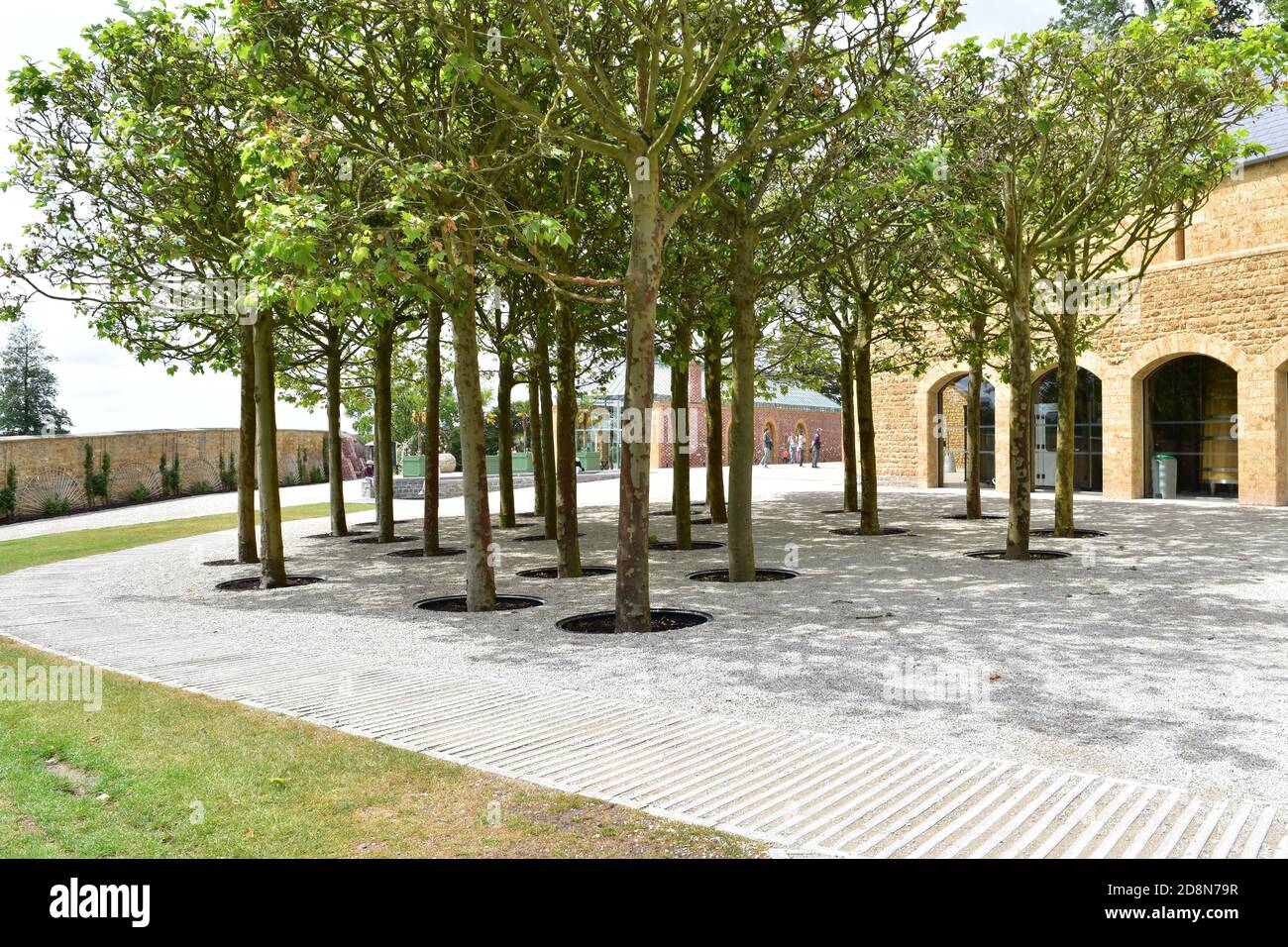 Castle Cary, Somerset, Großbritannien. Juni 2020. Ein schöner Innenhof am Newt, ein Landgarten und Anwesen in Somerset. Stockfoto