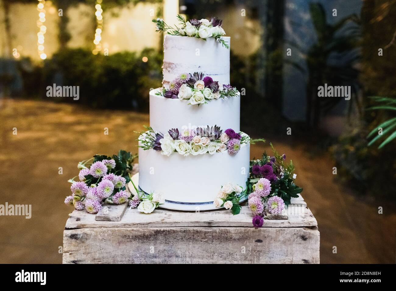 Köstliche Retro-Stil Hochzeitstorte. Stockfoto