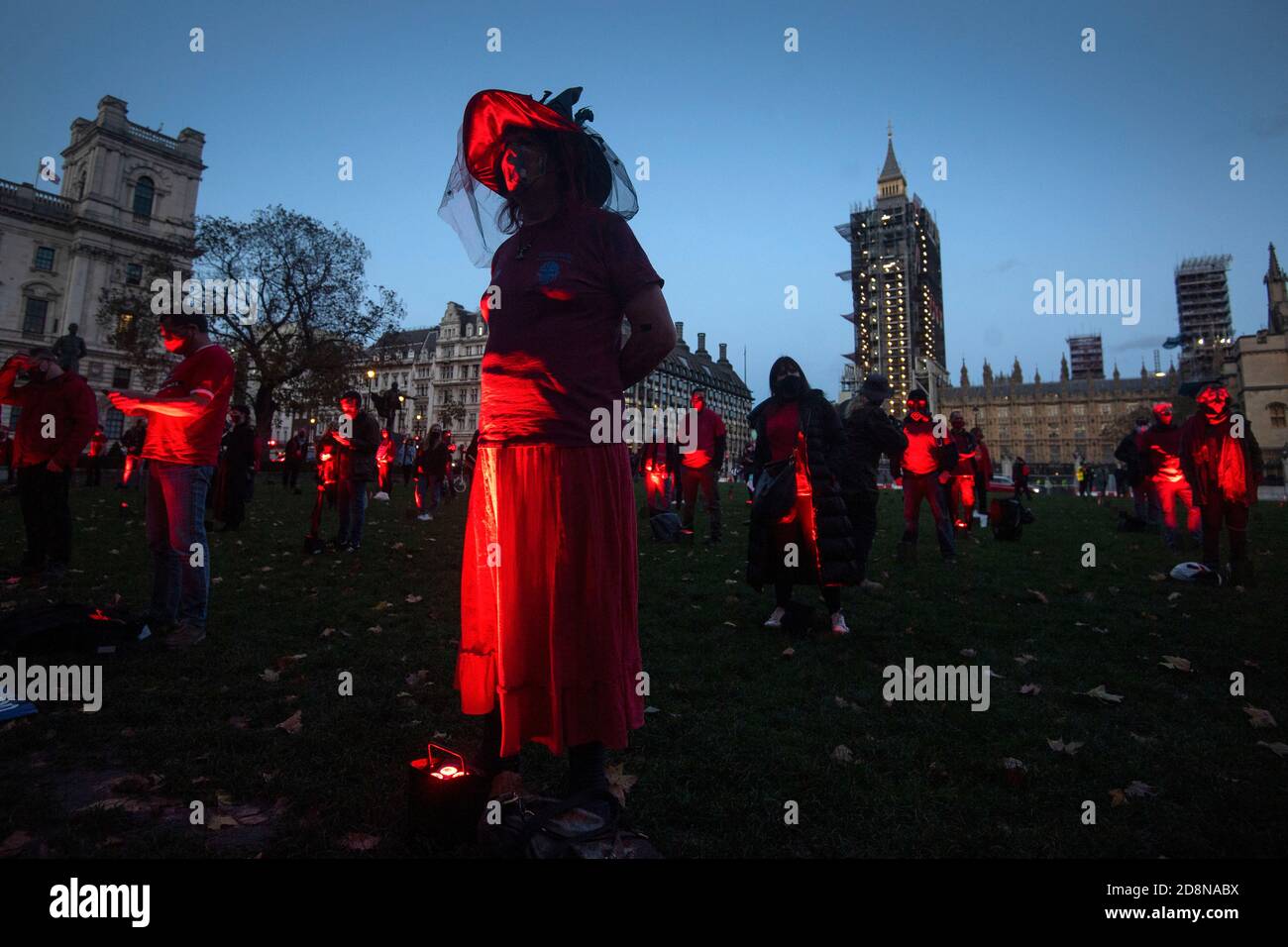 Demonstranten der West End Kampagne während eines Protestes für mehr Finanzierung für die darstellenden Künste im Parliament Square, London. Stockfoto